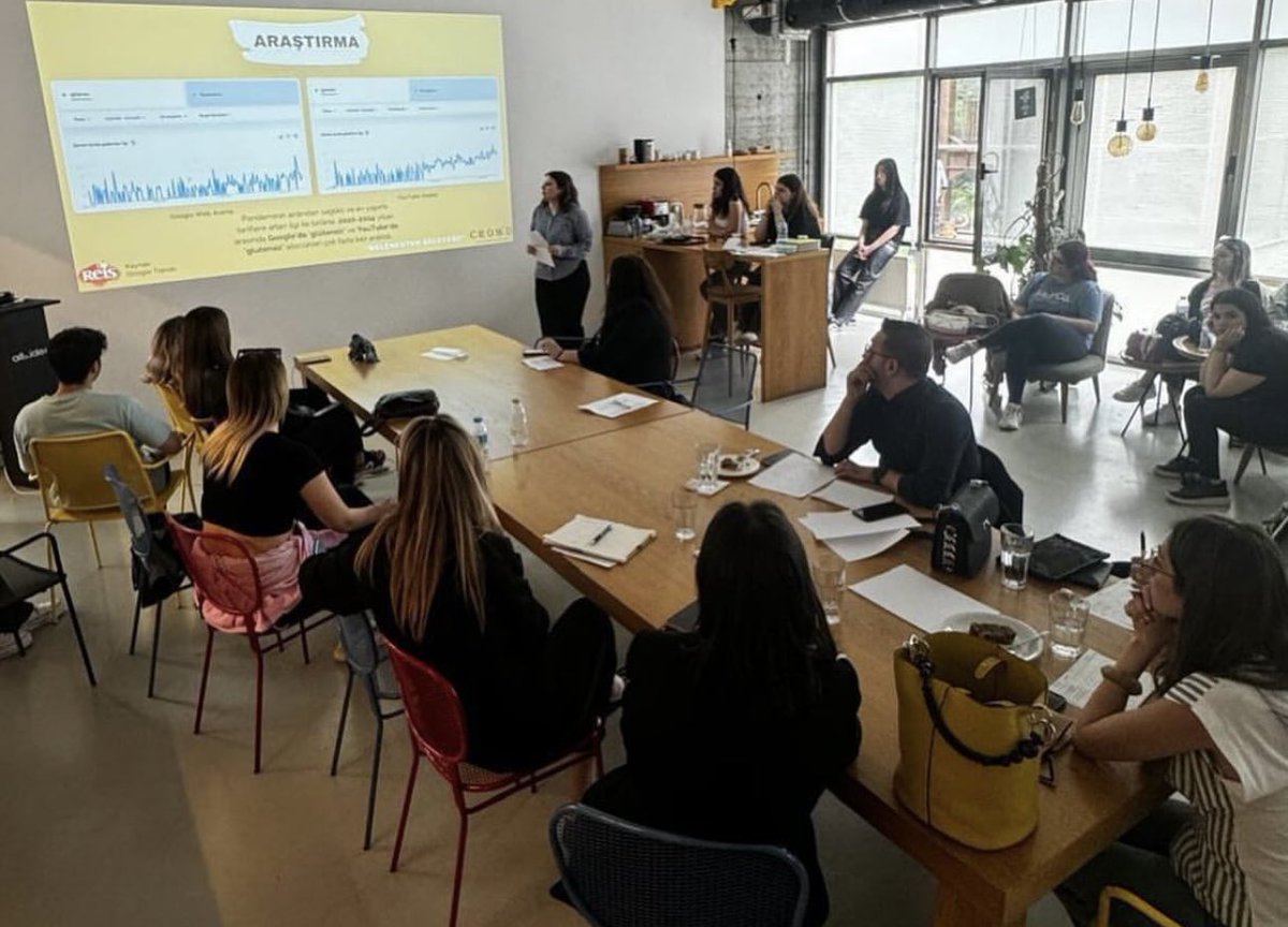 bilgi_pr's tweet photo. 17 Nisan Çarşamba günü, PUB 452 Ajans dersi kapsamında 4. sınıf öğrencilerimiz aldıkları brief doğrultusunda hazırladıkları 360 derece iletişim vize sunumlarını @reis_gida ile paylaştılar.

@ifbilgi @BiLGiOfficial #reisgıda https://t.co/dftCGys3yr