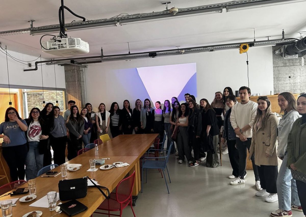 bilgi_pr's tweet photo. 17 Nisan Çarşamba günü, PUB 452 Ajans dersi kapsamında 4. sınıf öğrencilerimiz aldıkları brief doğrultusunda hazırladıkları 360 derece iletişim vize sunumlarını @reis_gida ile paylaştılar.

@ifbilgi @BiLGiOfficial #reisgıda https://t.co/dftCGys3yr