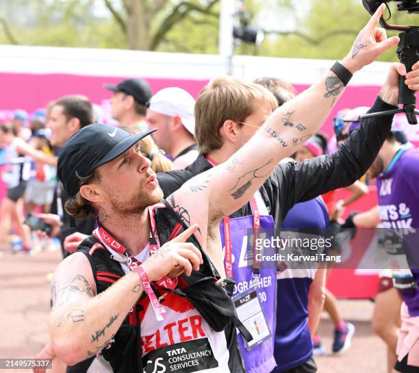 Have a great day everyone 🥰 love this photo of @Tom_Grennan at the #londonmarathon2024 😄