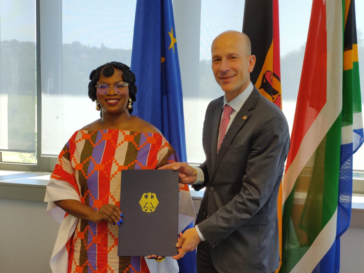 🇿🇦🫱🏾‍🫲🏼🇩🇪 Today we signed an agreement to continue our „Partnering in Business“ Programme. With DDG Lerato Mataboge from @the_dtic . So far, over 200 entrepreneurs have profited. Ngokubambisana siyathuthuka! @BMWK @giz_gmbh