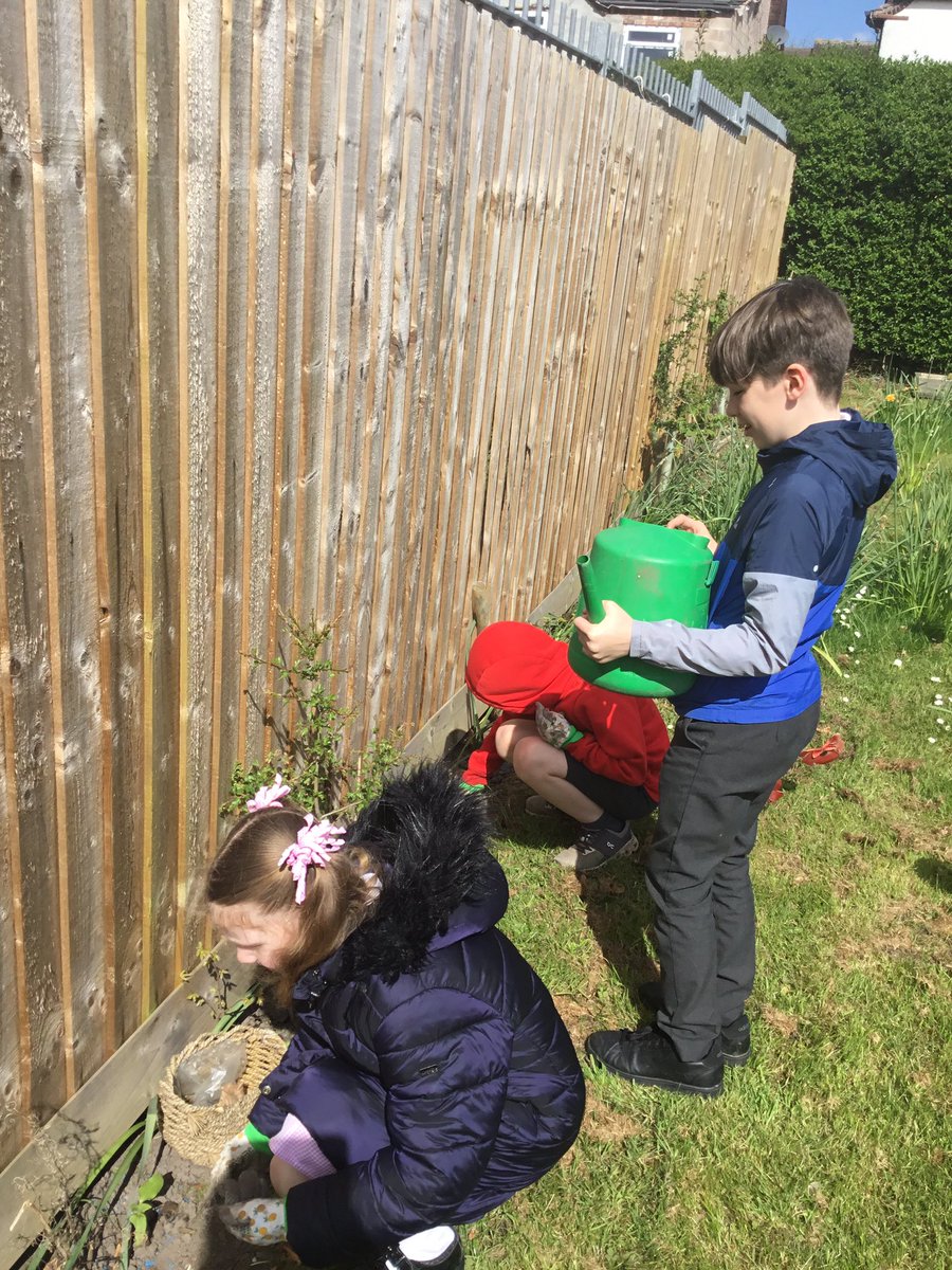 CTKLiverpoolFS's tweet photo. A beautiful spring morning in the sunshine with our nature group should bring flowers to make us smile in the summer 😊 https://t.co/hApw90Mdjf