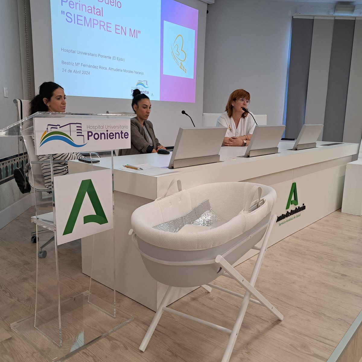Hospital Universitario Poniente (@huniv_poniente) on Twitter photo Sesión Informativa sobre las actualizaciones del Proyecto de Humanización 'Siempre en Mí': mejoras en el protocolo de actuación y presentación de la 'Cuna de los Abrazos', para ayudar a las familias que sufren una pérdida perinatal
#SomosPoniente
<a href="/saludand/">Consejería de Salud y Consumo</a> <a href="/HumanizAndal/">HumanizAndalucía</a> Sesión Informativa sobre las actualizaciones del Proyecto de Humanización 'Siempre en Mí': mejoras en el protocolo de actuación y presentación de la 'Cuna de los Abrazos', para ayudar a las familias que sufren una pérdida perinatal
#SomosPoniente
<a href="/saludand/">Consejería de Salud y Consumo</a> <a href="/HumanizAndal/">HumanizAndalucía</a>