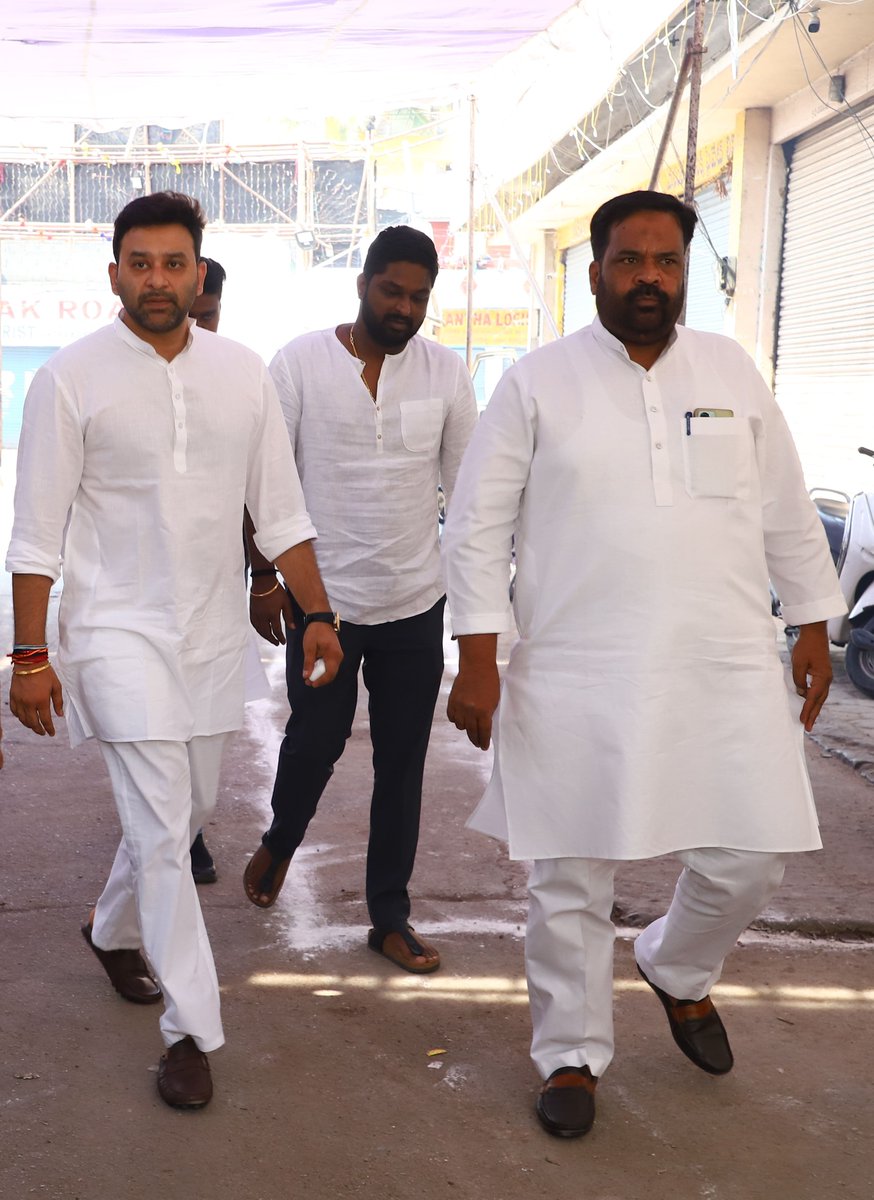 VikramGoudINC's tweet photo. ॐ श्री मात्रे नम:

The Pran Pratishta Mahotsav for the temple of Sri Nalla Pochamma, Sri Ellamma, and Sri Mutyalamma Ammavari has begun in new Osman Gunj, Goshamahal. 

I'm blessed to have been able to renovate the Ammawari Temple and participate in the Pran Pratishta ceremony. https://t.co/UqmGnF7BNi