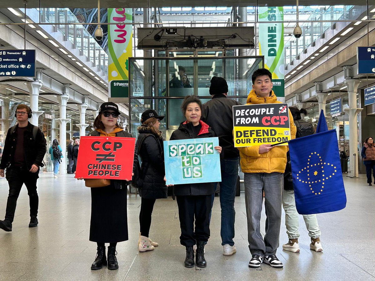 第12周 St Pancras火车站 战友们继续传播真相，让更多的欧洲朋友们了解 #nfsc新中国联邦 

#TakeDownTheCCP