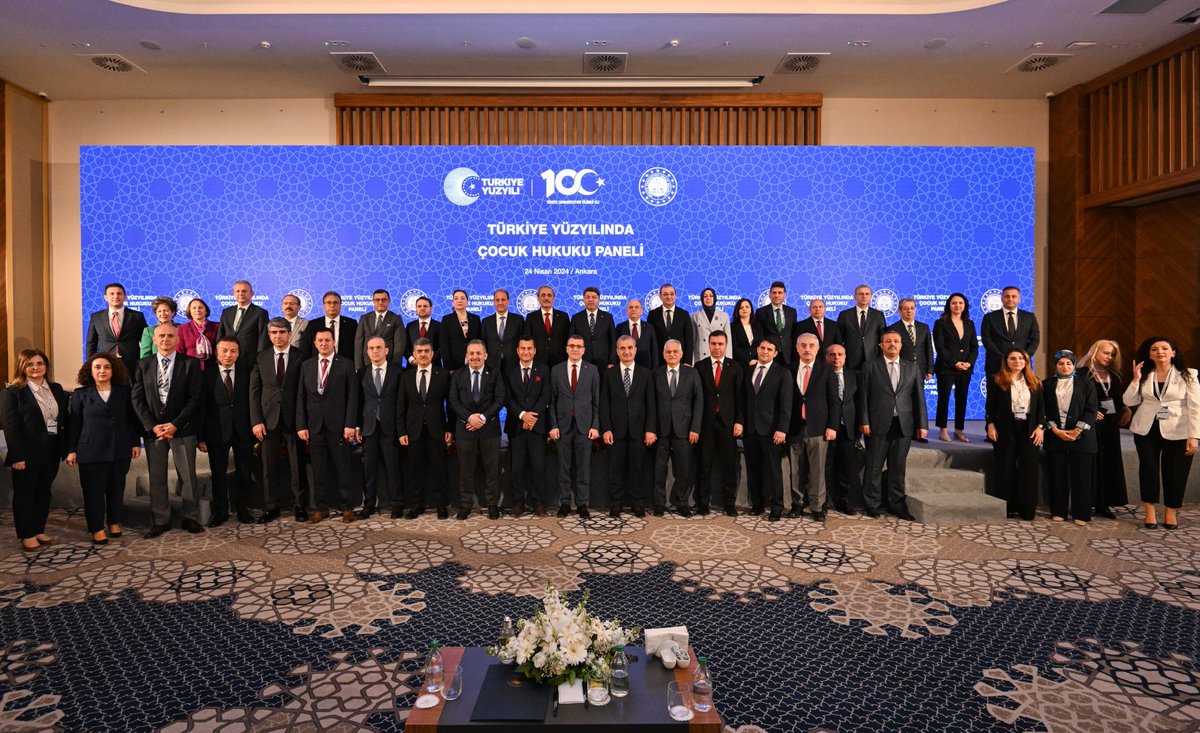 “Türkiye Yüzyılında Çocuk Hukuku Paneli”nde kıymetli yargı mensuplarımızla bir araya geldik.

Çocukların hayata güvenle bakmalarını sağlayacak, çocuğun üstün yararını koruyacak her çalışmanın, her projenin paydaşı olmaya devam edeceğiz.

Gerçekleştirdiğimiz panelde de çocuğun