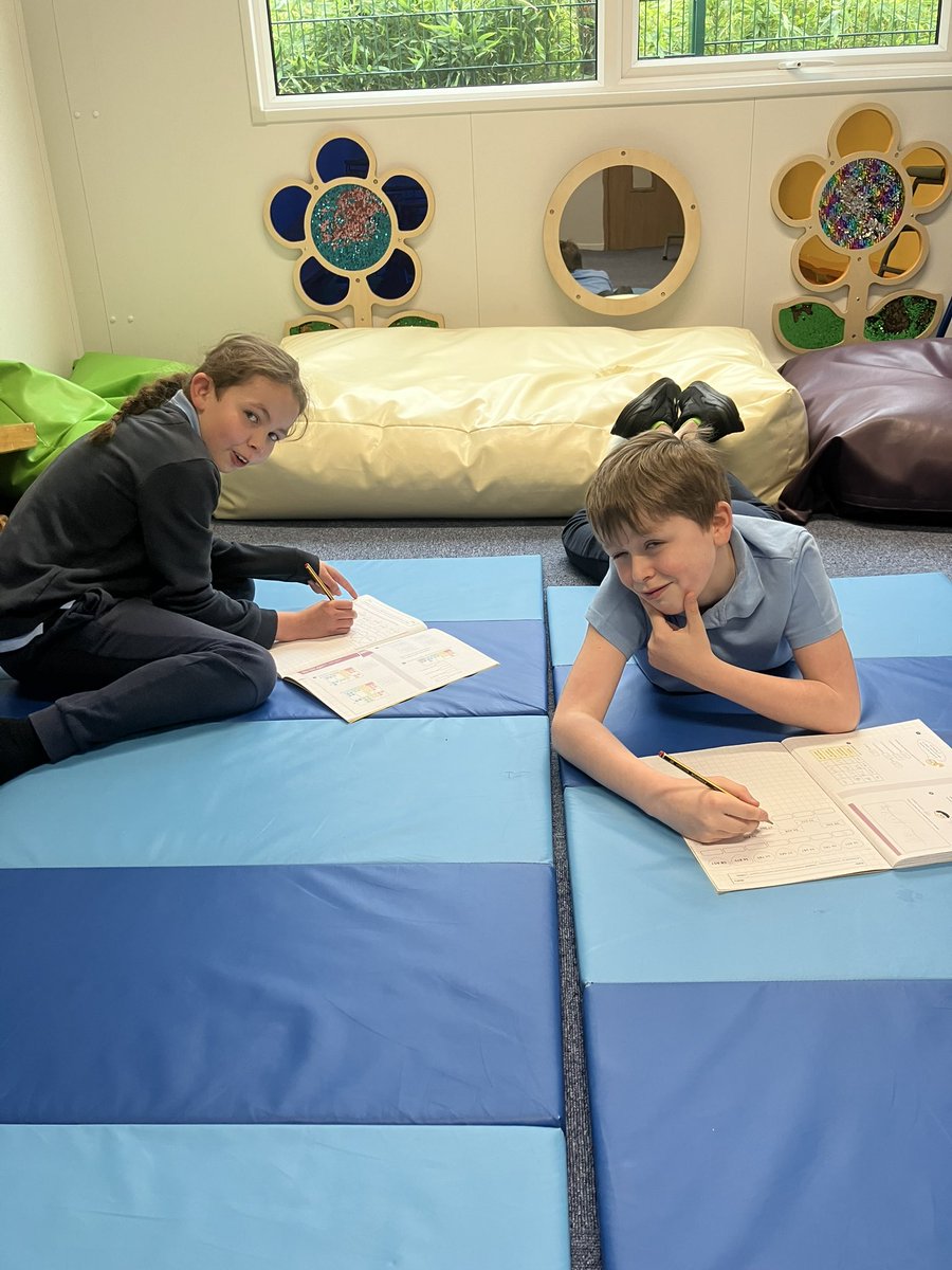 #Adaptiveteaching - sometimes the classroom is just too overstimulating and only the sensory studio will work for maths. It’s all about the balance between learning and movement breaks ✍️🏃‍♀️#thisisap #brainbreaks @TheRowansAP