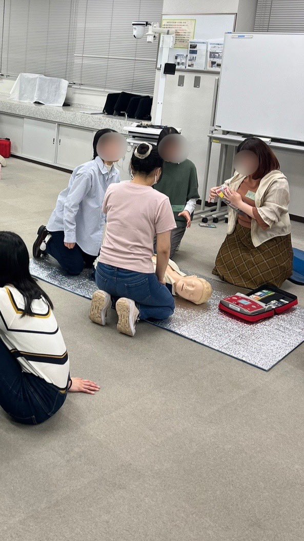 MeLSC_NCU's tweet photo. 第2回新歓勉強会に来てくれた1年生ありがとうございました！✨️
次回は明後日4/26（金）17:00~です🙌
MeLSCの活動は基本水曜ですがたまに金曜の時もあります！

 #MeLSC  #名市大 https://t.co/tA60w4TAmH
