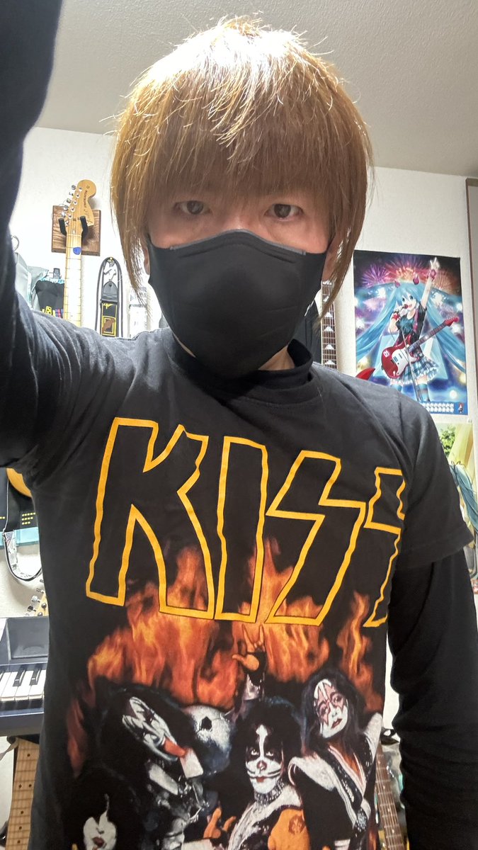 kuboco's tweet photo. 今日は🌟KISSの初期メンバーと行ってきました😊

#kiss #rock #rockt #rocktshirt #metal #hardrock #grammetal #paulstanley #genesimmons #ericsinger #tommythayer #acefrehley #gibson #respaul #respaulstandard #gibsonlespaul https://t.co/fnG5txQ4mI