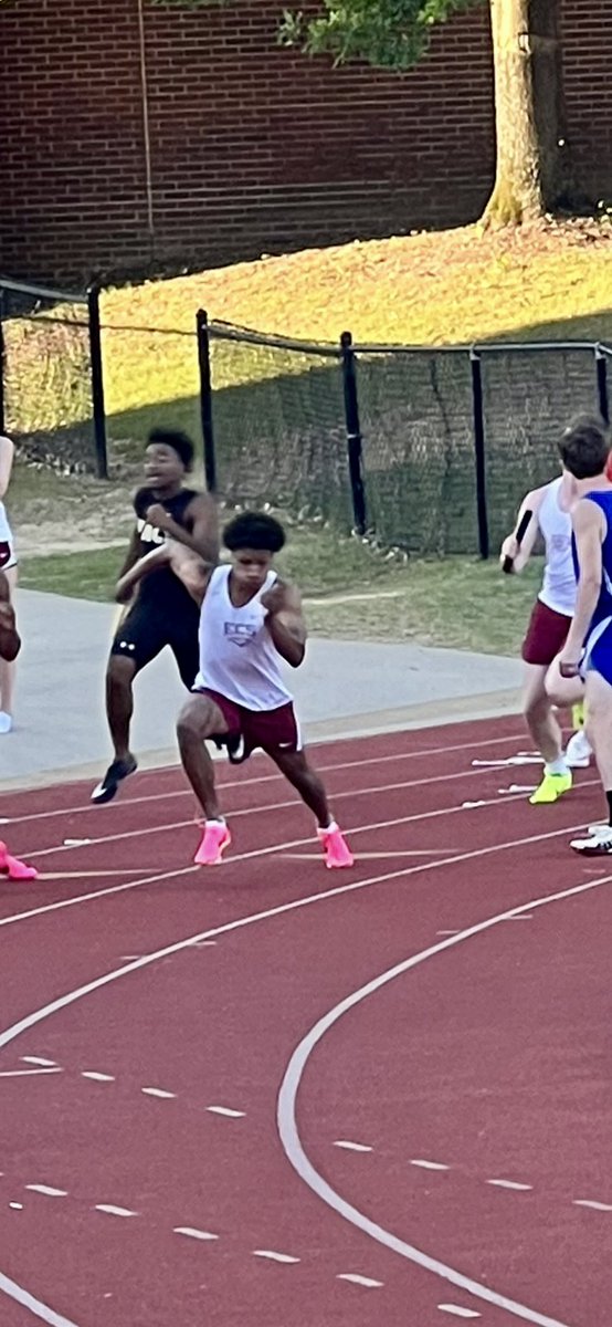 MalikTruitt2025's tweet photo. 4x100 Relay
#explosivetakeoff #goodhandoff
#tightfinish #WONtheheat ππ½ππ½ππ½
Finished 4th 45.40 #WEwillkeepGRINDING
#HeadedBackToTheLab
#keepingGodfirstππ½
GO EAGLES! π¦
https://t.co/aPUSyu8Hec