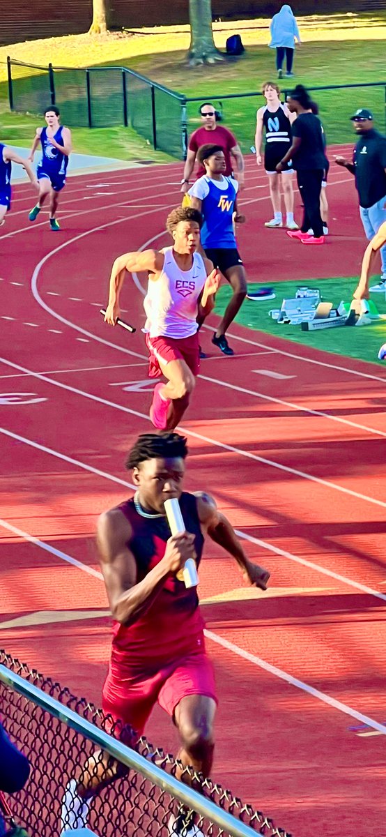 MalikTruitt2025's tweet photo. 4x100 Relay
#explosivetakeoff #goodhandoff
#tightfinish #WONtheheat ππ½ππ½ππ½
Finished 4th 45.40 #WEwillkeepGRINDING
#HeadedBackToTheLab
#keepingGodfirstππ½
GO EAGLES! π¦
https://t.co/aPUSyu8Hec