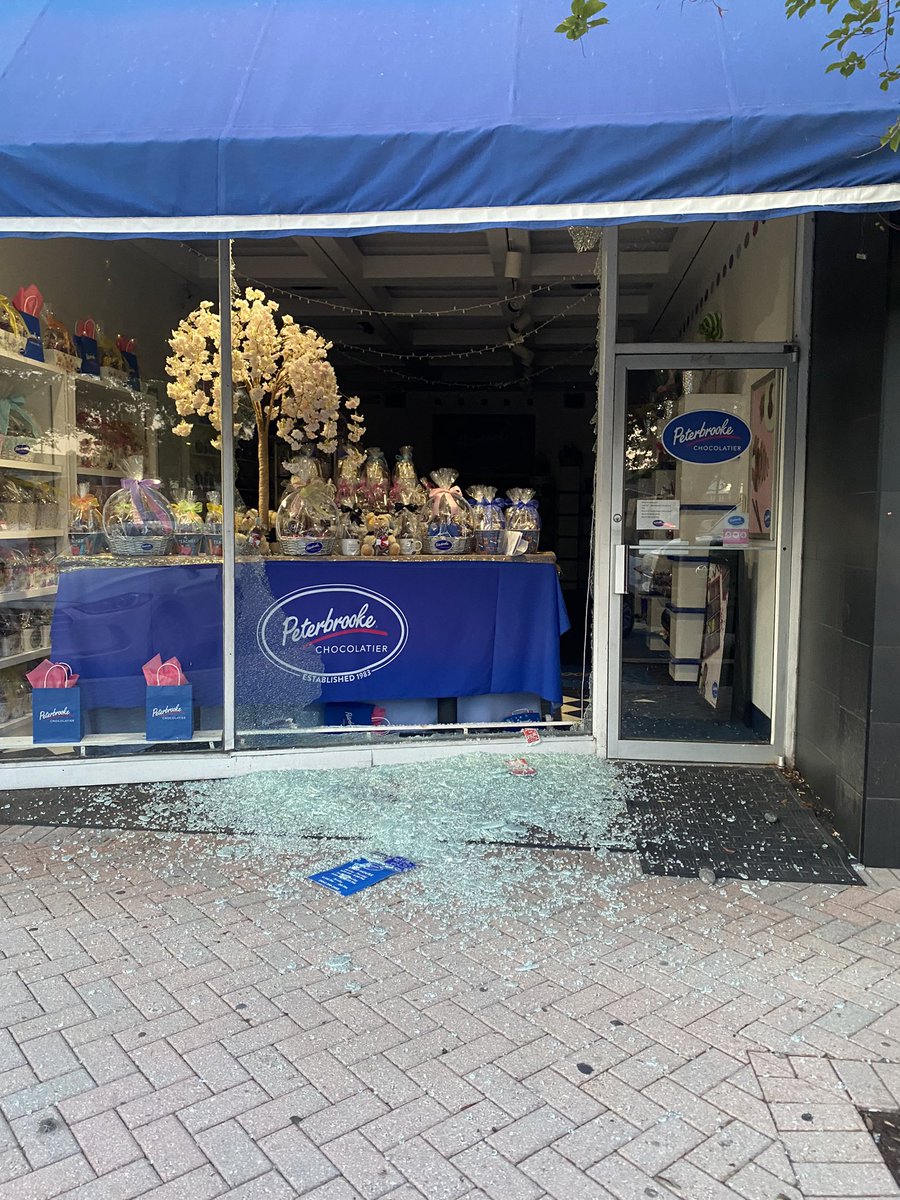 F3Pyro's tweet photo. @FCN2go Apparently 9 businesses in San Marco had their windows smashed last night 😡 https://t.co/wKiOqS9Fat