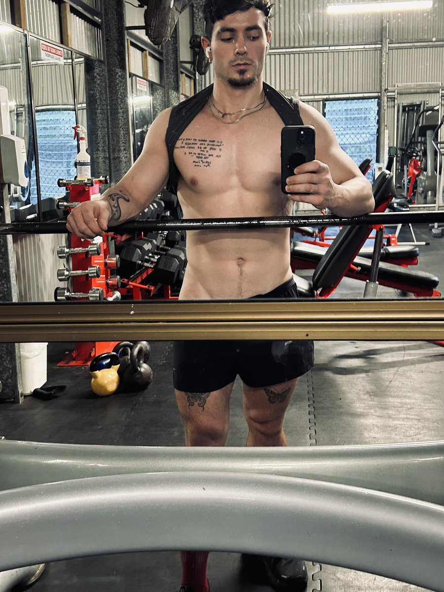 Naked chef tweet media