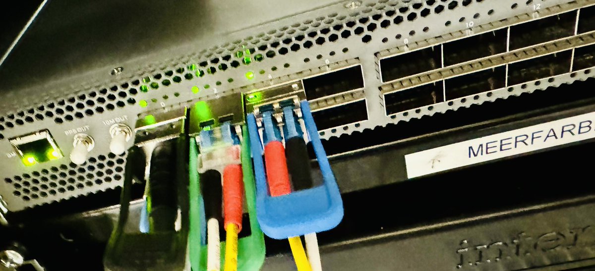 We did some 100G Upgrades at our Interxion FRA4 POP today. 👾