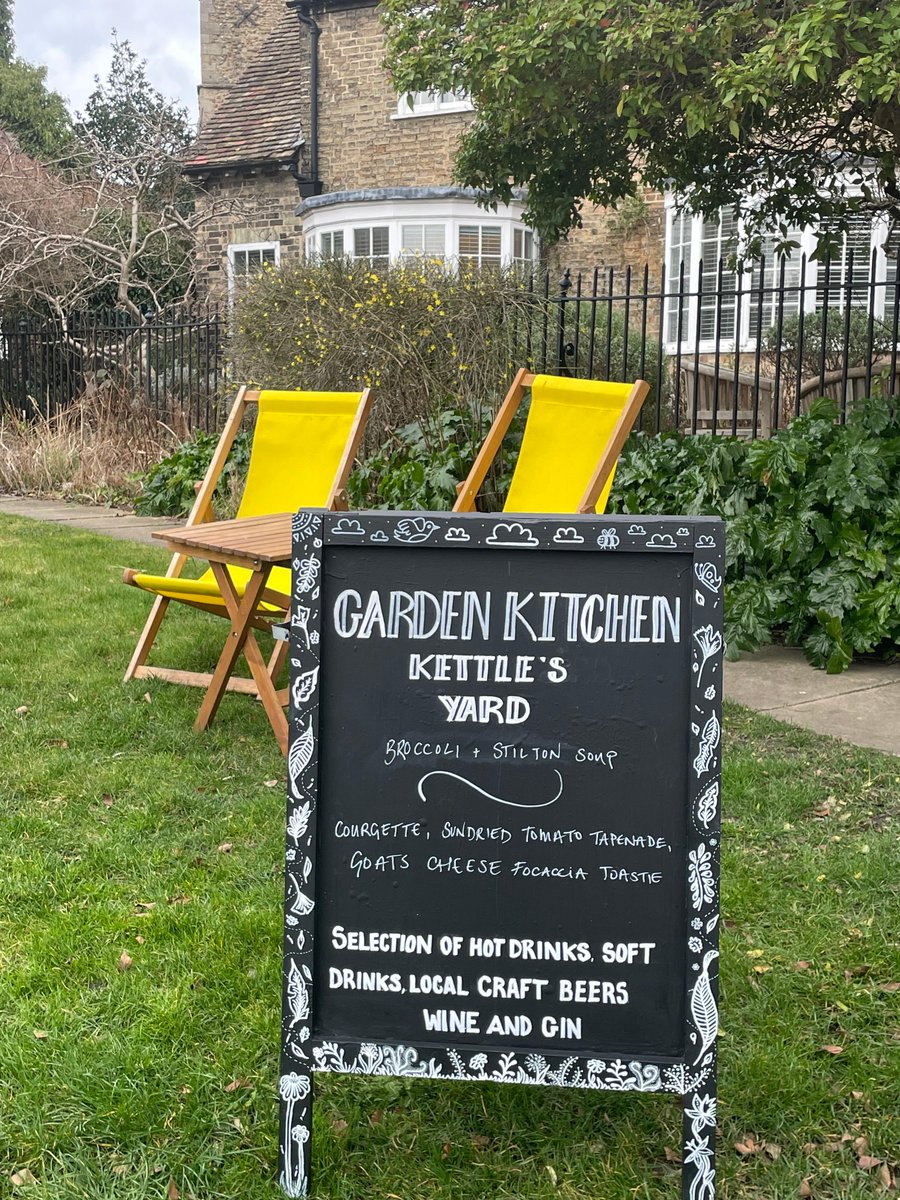 Enjoy a coffee and a cake in our beautiful gardens at Kettle's Yard 🌿 Our cafe, Garden Kitchen, serves a delicious, fresh selection of sweet and savoury treats for you to enjoy 🍰 kettlesyard.cam.ac.uk/plan-your-visi…