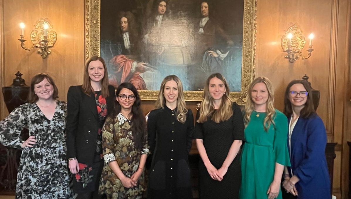 A reflection on this photo: we stood under this painting with the Chief Secretary to the Treasury, 2x Treasury SpAds, colleagues working on protein research, tax, policy, infrastructure. Whenever we think how far we have to go, also worth remembering how far we've come 👩‍💼👩‍🔬