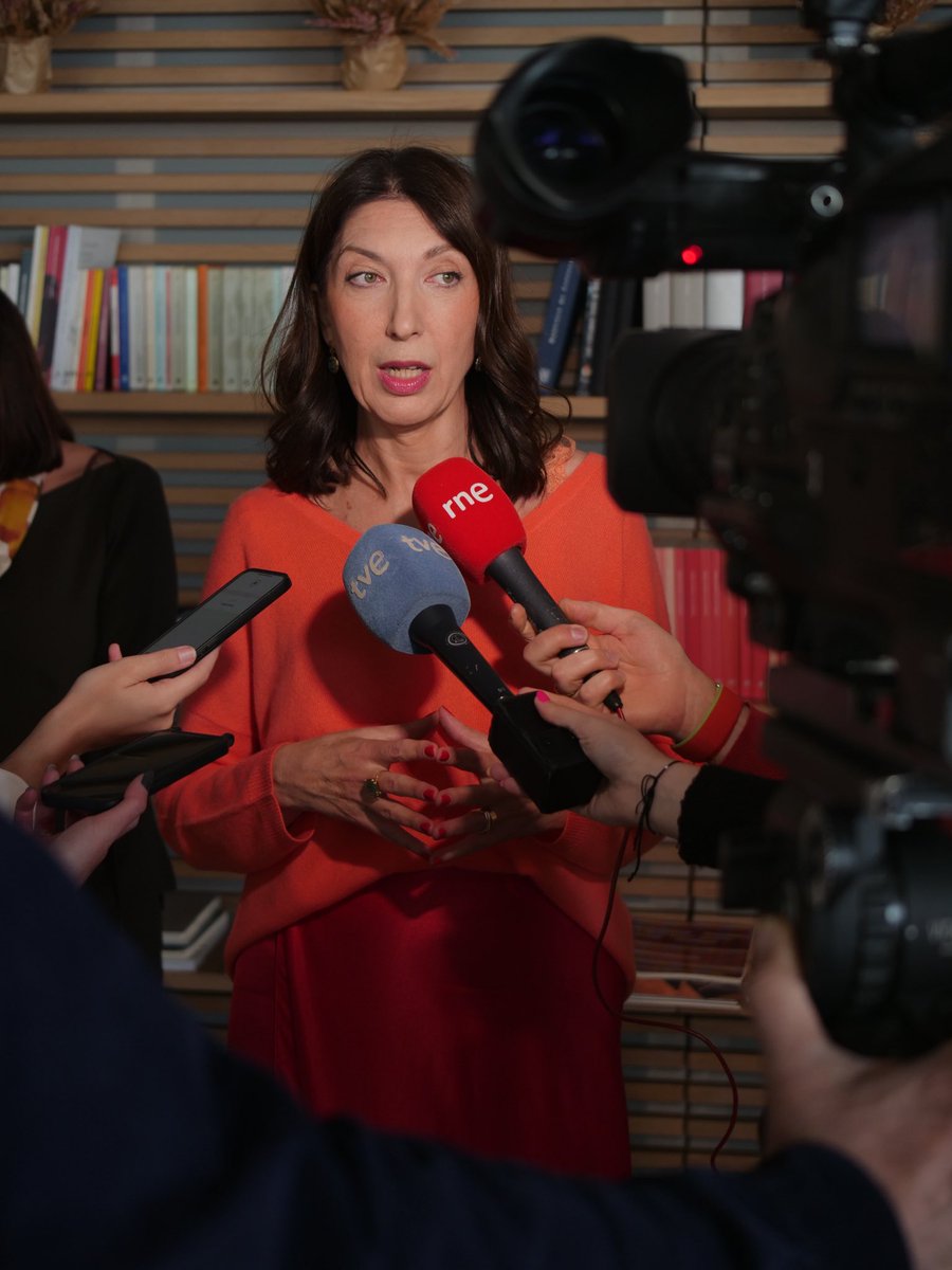 tiempo_arte's tweet photo. Todos los medios se hacen eco de este
IlI Congreso Internacional Tiempo de Arte 🎨

Entrevistas a Merche Zubiaga, @gemaigual, Fátima Sánchez y a @inmadebenito https://t.co/50kZEI0hT9