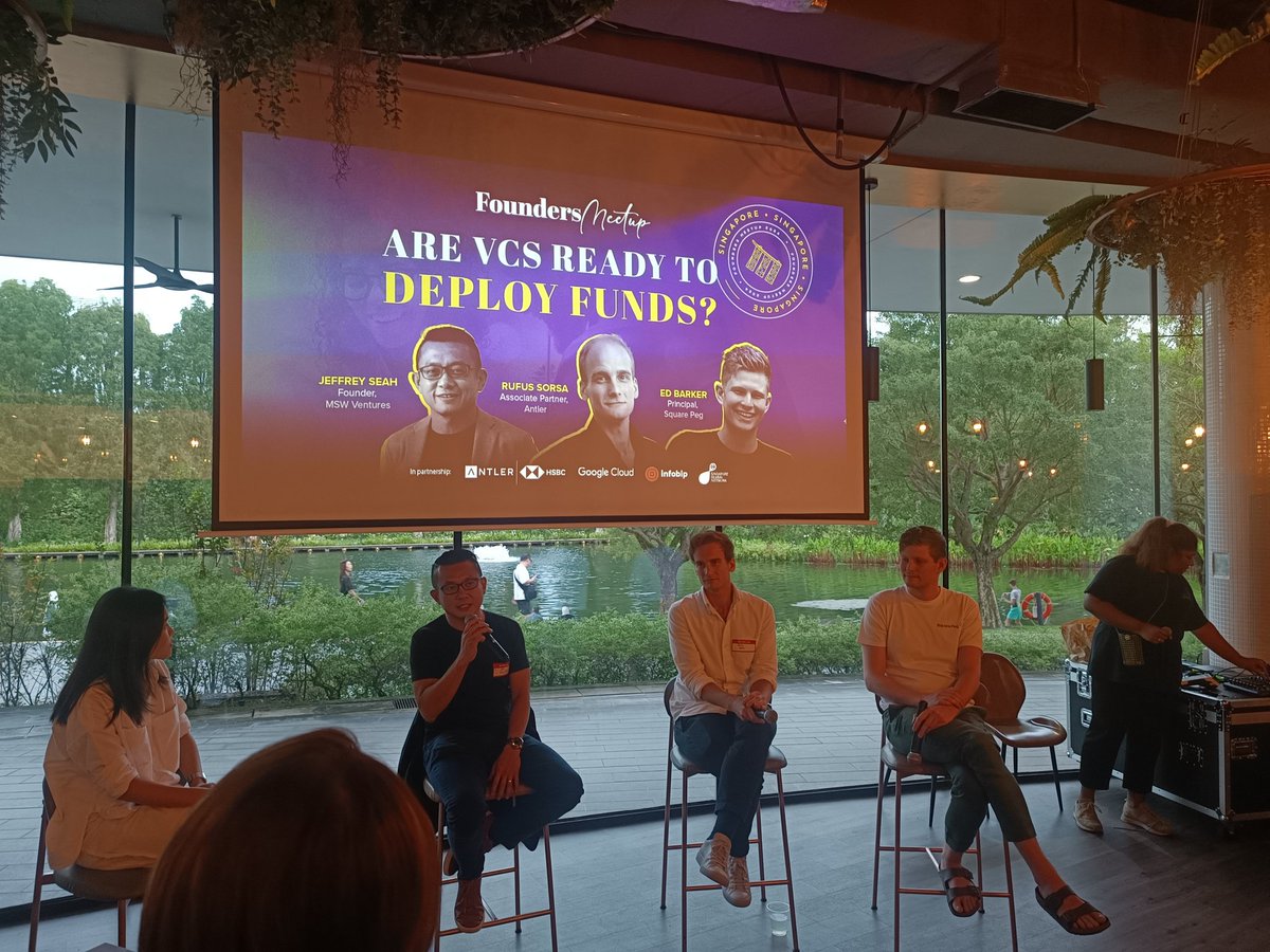 quantvu86's tweet photo. Founders come in all shapes and sizes 
One (well) round(ed) said!

@techinasia https://t.co/KNkJ3zVfcy
