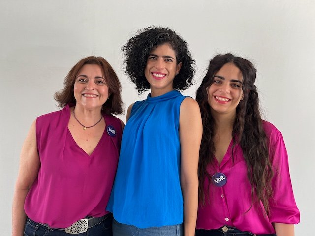 Οι τρεις γυναίκες υποψήφιες του Volt @vassiliousophia @andromachi3 @Lysia9 Οι γυναίκες που διαμαρτύρονται για σκοταδισμό και ανισότητα έχουν αξιόλογες επιλογές. Το Volt είναι ενέργεια. Απλώς πατήστε του κουμπί να ανάψει το φως.