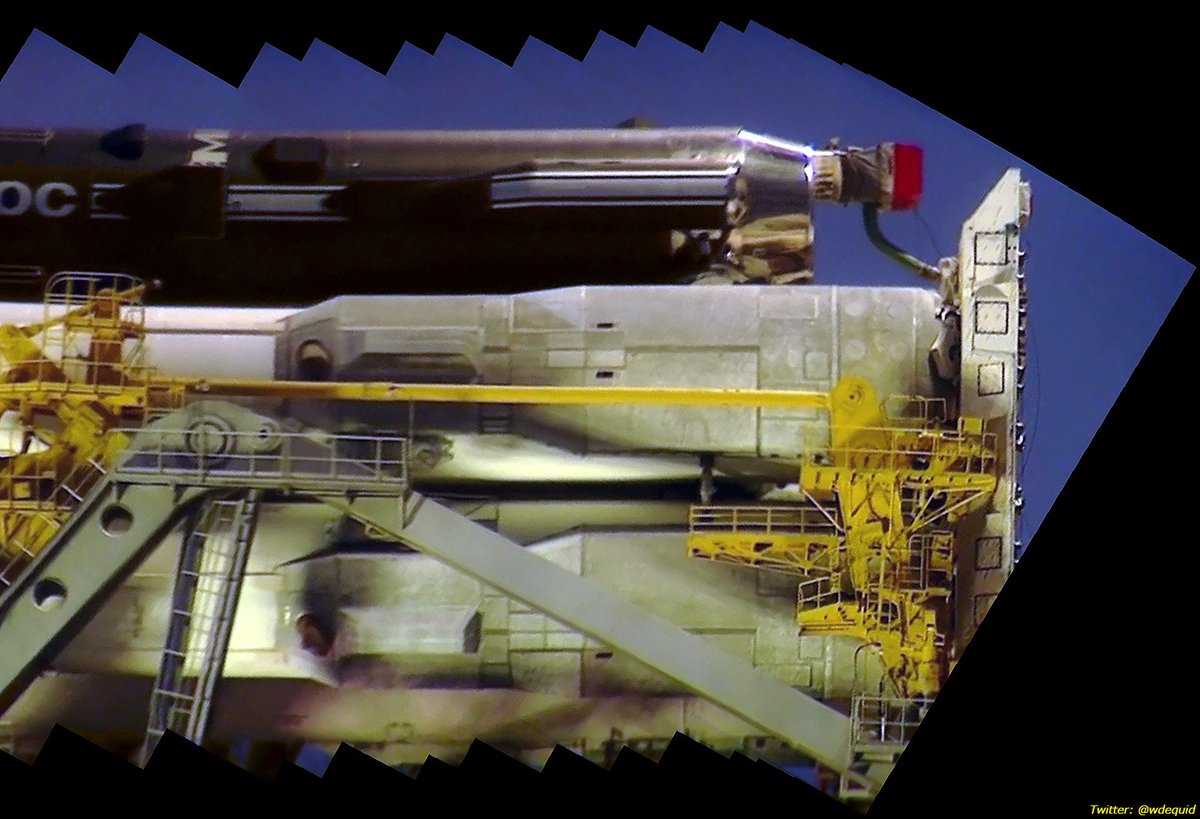 WDequid's tweet photo. The Energia rocket prepared for its first launch with the Polyus satellite, actually the Skif-DM laser station mock-up. Circa May 1987.
#Russia #Polyus https://t.co/ZYMCGXAgEF