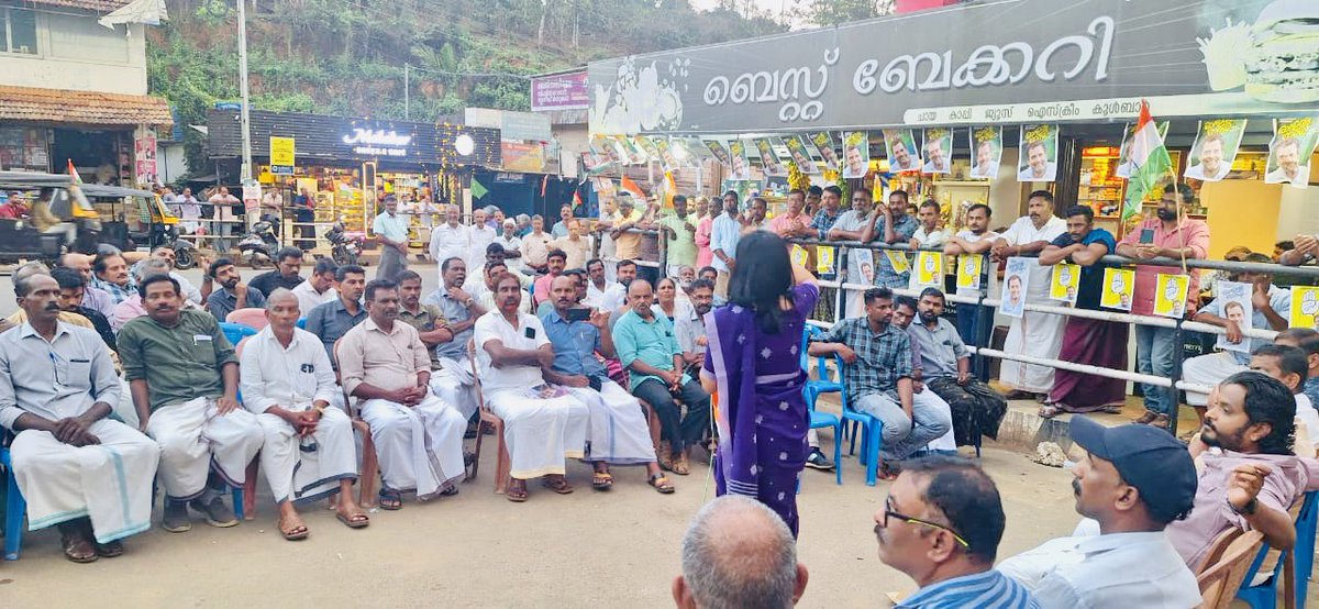 Corner meeting in Vaduvanchal #wyanad. @RahulGandhi