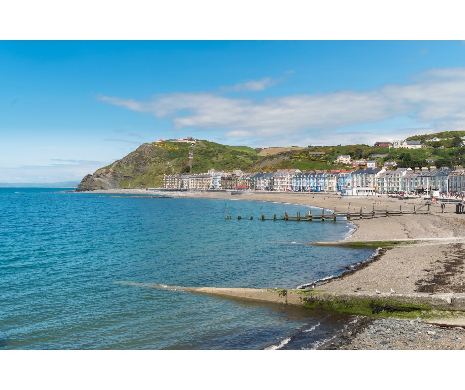 Ewch i fwynhau Aberystwyth a’r cyffiniau ❤️🚌 Mae’r T2 yn wasanaeth uniongyrchol 7 diwrnod yr wythnos rhwng Bangor ac Aberystwyth. Mae hefyd yn gwasanaethu Caernarfon, Porthmadog, Dolgellau a Machynlleth. 👉ow.ly/Kogw50Rm220 📷 Aberystwyth