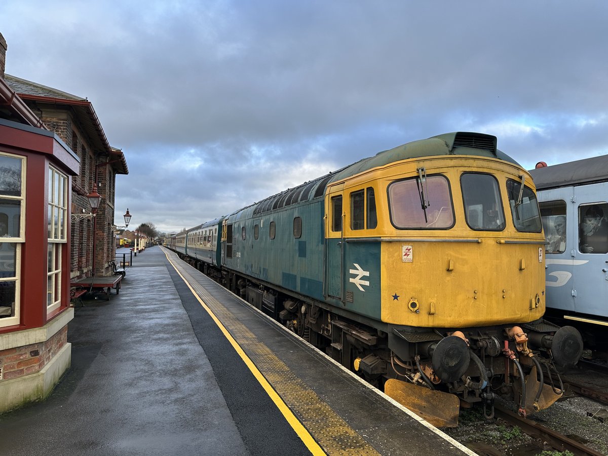 WensleydaleRail's tweet photo. This Sunday, our #class33 will operate the 12-noon Leeming Bar - Leyburn service. It's a special train for sponsors but public travel-only seats are also available: https://t.co/MwXGlG2nhg                       📸 Nick Keegan #brblue #wensleydalerailway #yorkshire #trainspotting https://t.co/6fwk8l6C0l