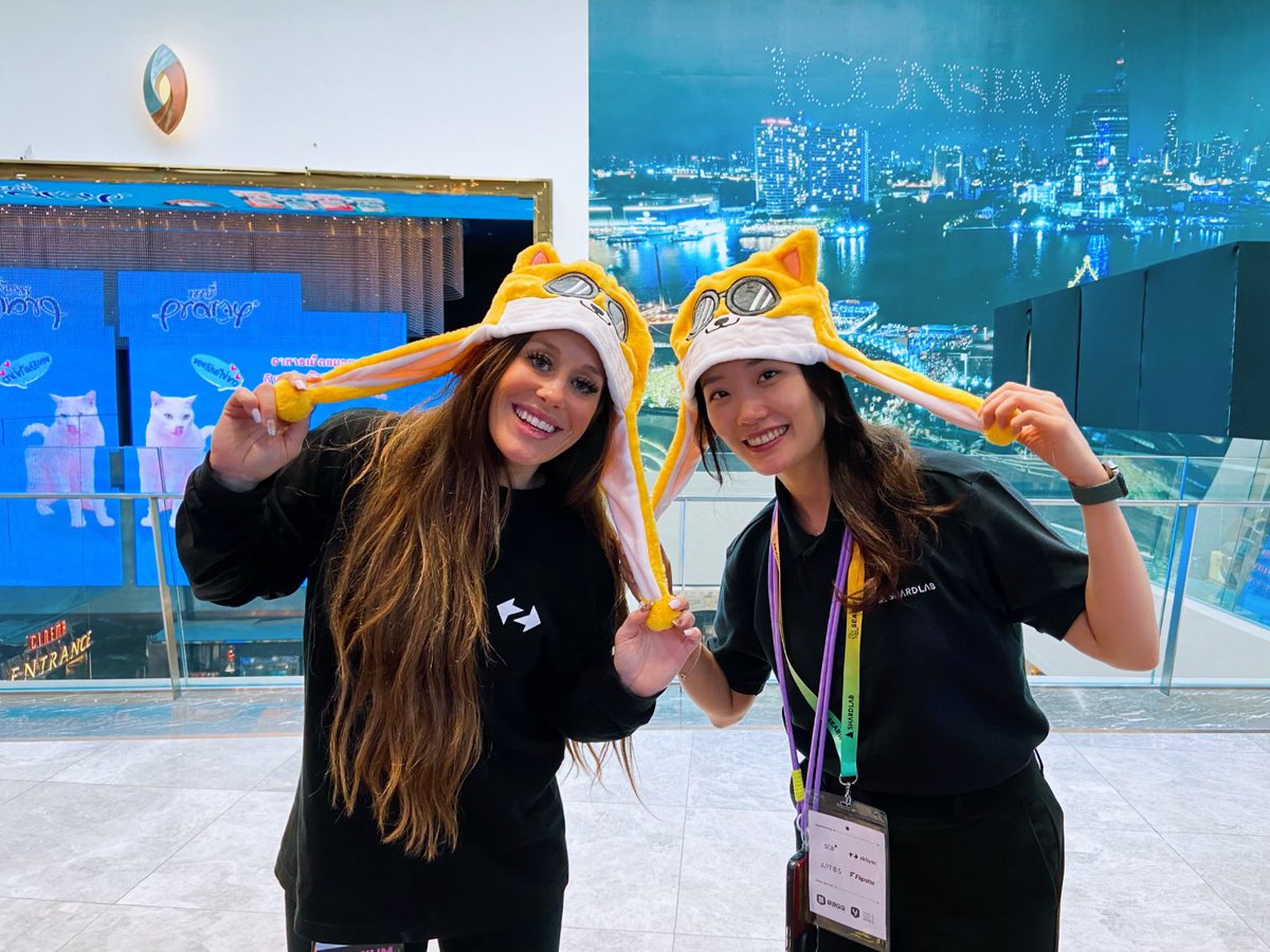 LFGAmy's tweet photo. What an incredible day @SEABWofficial with @rachel_sakim just two cute Zeekers 😻 hanging out at the @zksync booth. #zkSyncEvents https://t.co/Ru17lH9Htm