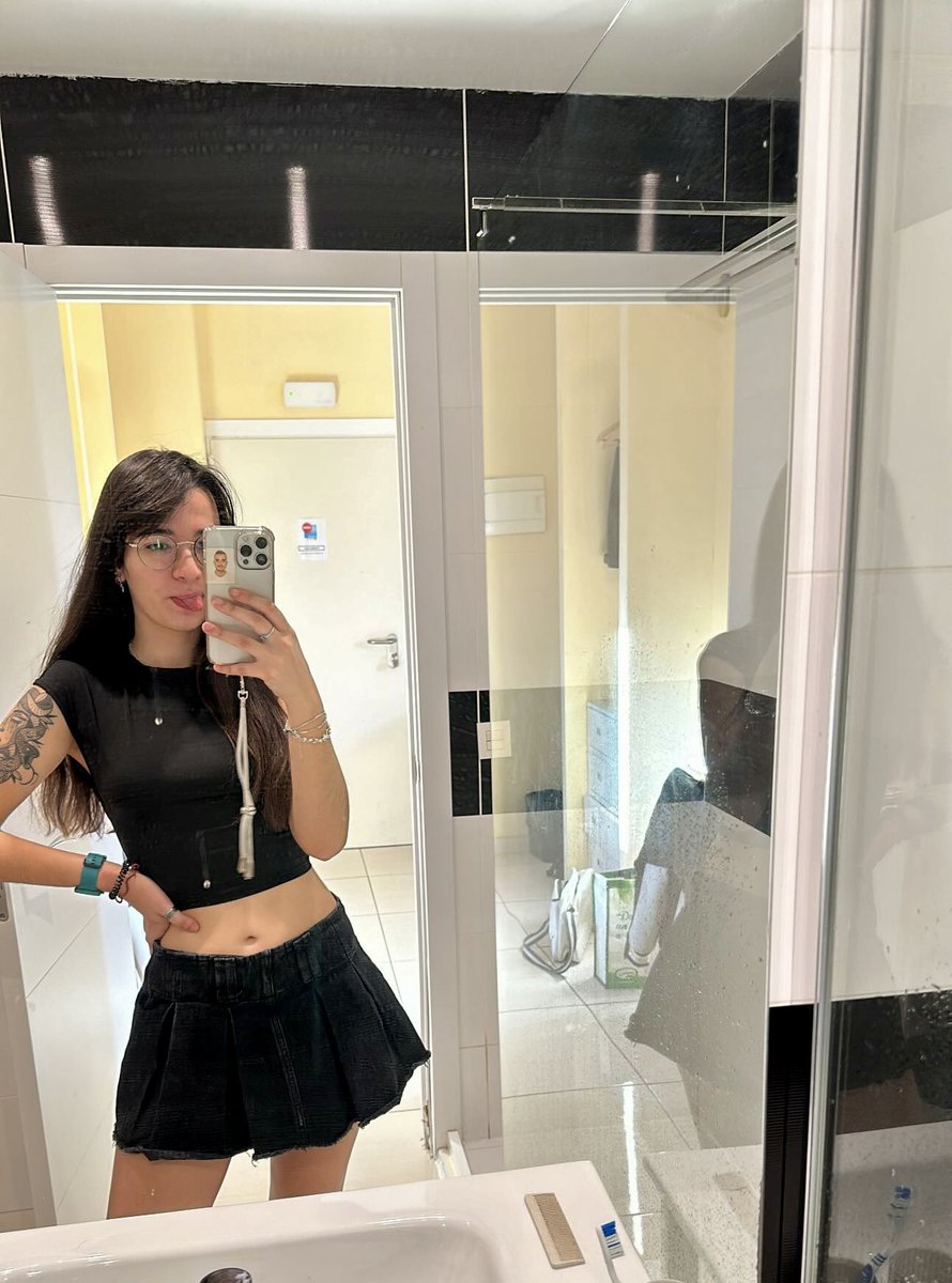 AmnesicaPerdida's tweet photo. El otro día me puse este outfit para fabrik😛 https://t.co/8RPlsOvVf6