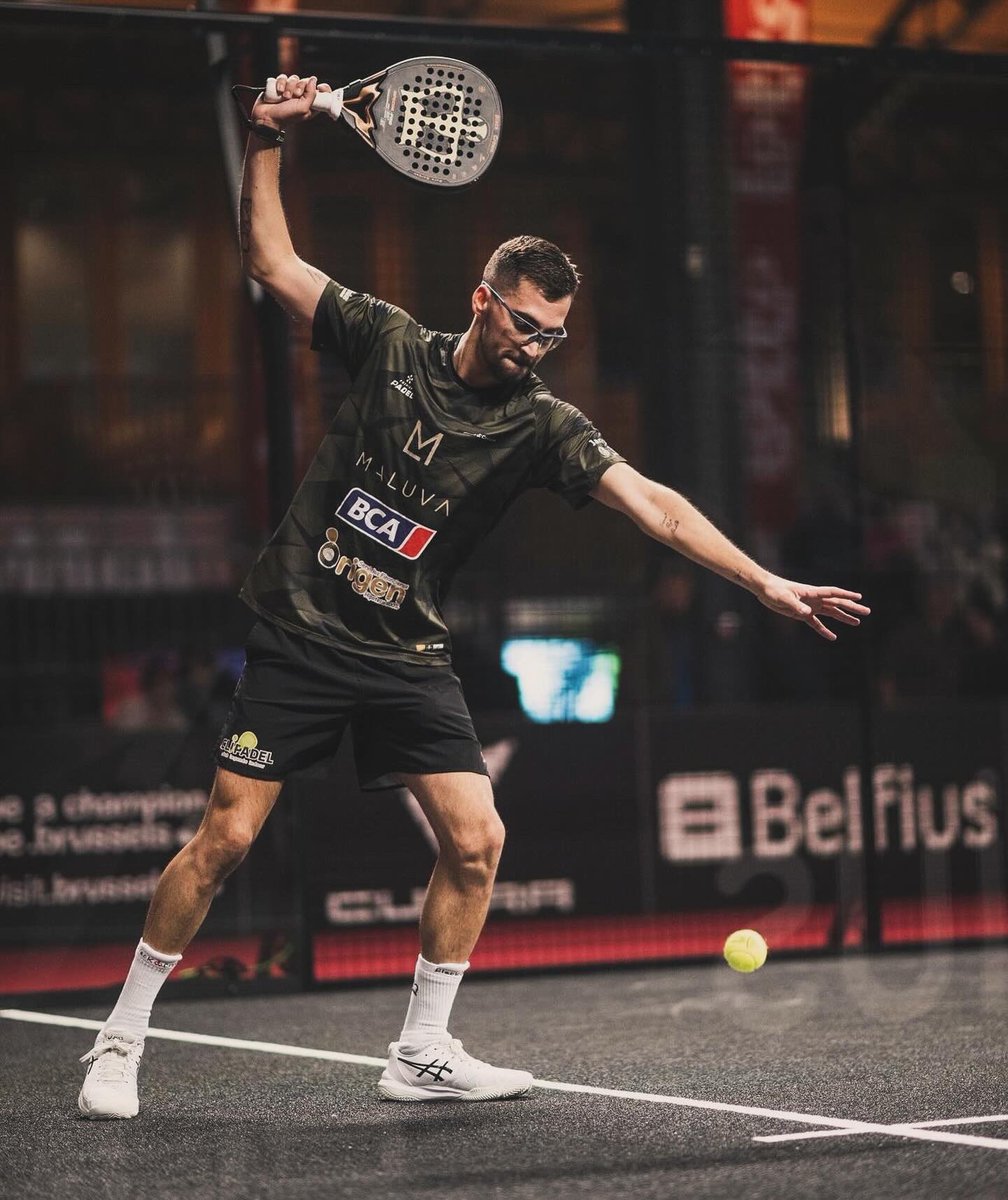 BlackCrownPadel's tweet photo. Primera victoria en el Premier Padel de Bruselas, de nuestro jugador @francisco_gil96 , con su neuva arma ๐ก๏ธ ๐ฆ๐ฃ๐๐๐๐๐ ๐ฃ๐ฅ๐ข.
ยกA seguir luchando Xisco! ๐ ๐ ๐ฎ๐๐๐ฒ๐ฟ ๐๐ต๐ฒ ๐๐ฎ๐บ๐ฒ
#blackcrownpadel #blackcrownteam #padel #sport #bruselas https://t.co/JytD7XRa8R
