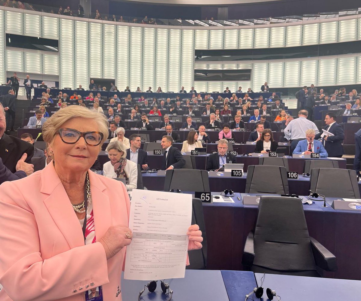 FitzgeraldFrncs's tweet photo. 🗳️Adopted ✅

Directive to combat Violence Against Women and Domestic Violence.

Final vote: 
➕522
➖27
⭕️ 72

A huge success - an historic day for the women of Europe 🇪🇺

Now we need to make it a reality! https://t.co/uqQ8P5nsCY