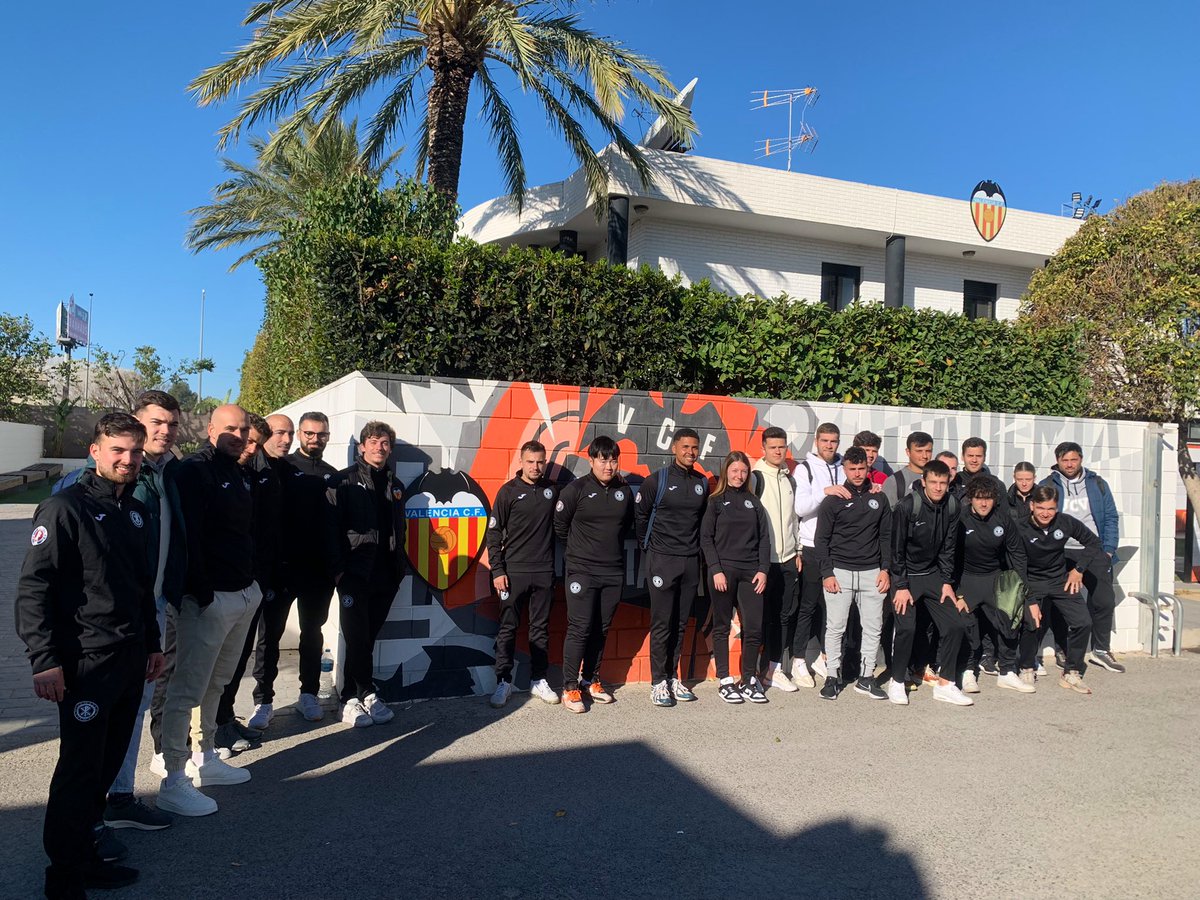 UcvFootball's tweet photo. Mañana espectacular en @Academia_VCF 🦇⚫️⚪️

📽Estructura y aplicación práctica Dpto Análisis

🏟Entrenamiento y reflexión Valencia Mestalla

📊Área Condicional VCF https://t.co/WfxSt0gq2J