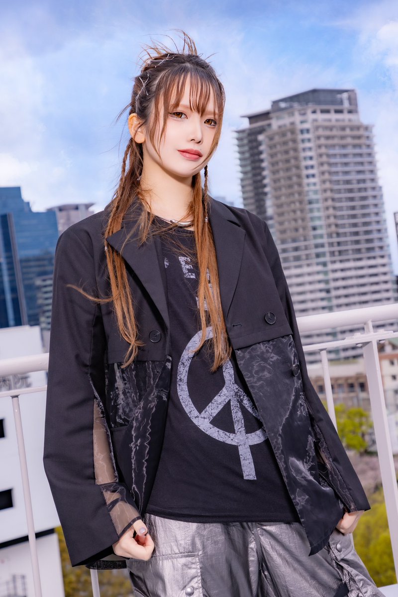 _LUMiRiSE's tweet photo. 🐉新体制LUMiRiSE🐉

【member】
Vo.琴海 @LUMiRiSE_kotomi
Gt.来未 @LUMiRiSE_kurumi
Ba.おと @LUMiRiSE_oto
Dr.MIZukI @LUMiRiSE_mizuki

#LUMiRiSE再始動 https://t.co/9x6nvulZho