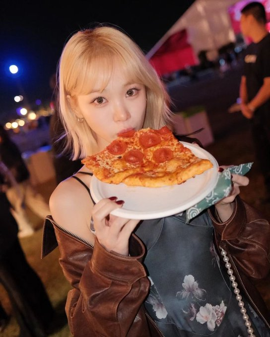 philophoubia's tweet photo. ㅤ

ᥫ᭡ 𖥻 𝑼𝒑𝒅𝒂𝒕𝒆  ۰ ໋࣭ヾ
⊹ ໋. ‧˚Having some pizza to fill me up! It's a tasty pepperoni pizza. Thought I'd share the experience with you all! 🍕 https://t.co/VamH8efDNF