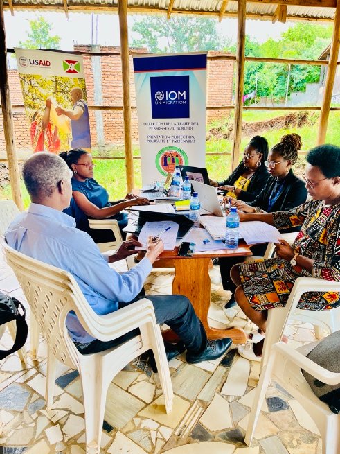 IOMBurundi's tweet photo. Last week, @IOMBurundi conducted visits to its partners @burundi_fenadeb & #AFEV.
Discussions focused on their strengths & needs for Prevention & Response to Sexual Exploitation & Abuse (#PSEA) and overall organizational development for effective partnerships. 🙏@USAID https://t.co/88s3fiNXD7