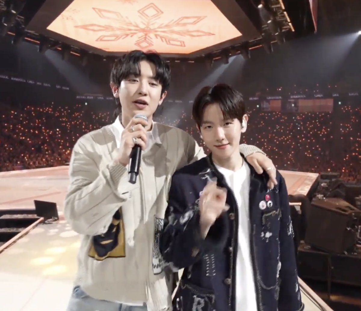 chanbaek_knows's tweet photo. STILL SUPER STUCK HERE https://t.co/uadNOYi2tv