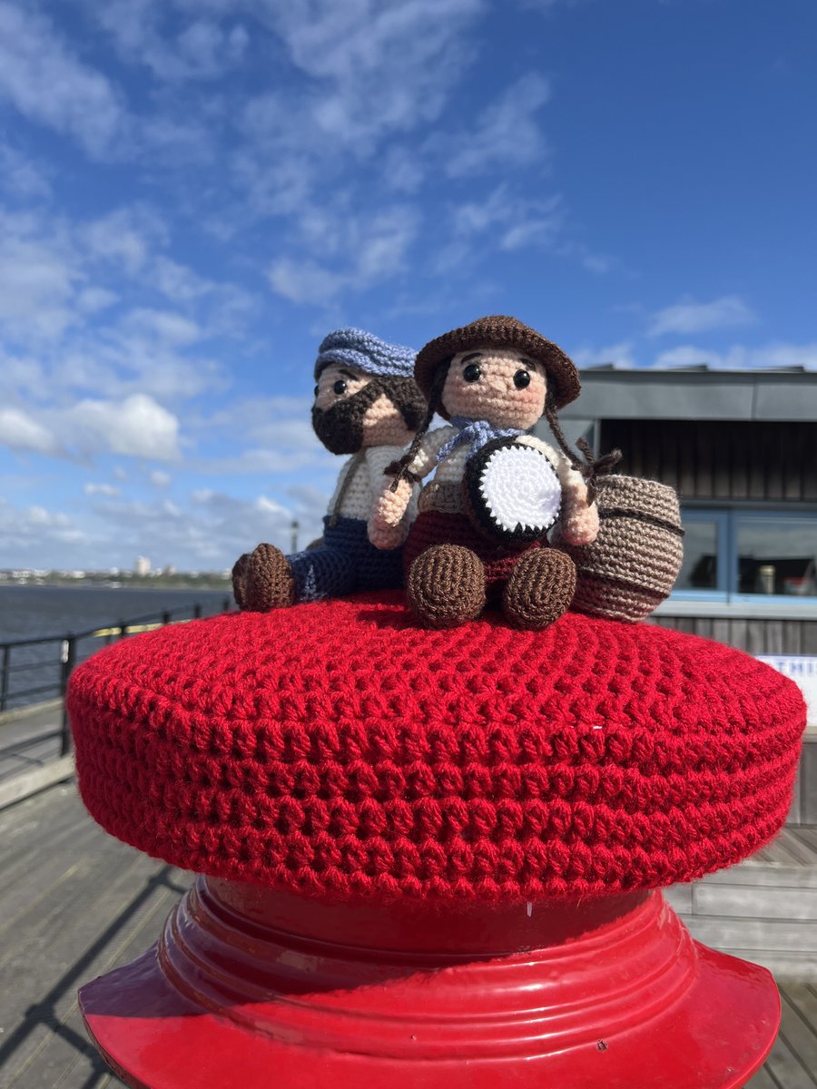 CHECK IT OUT! 👀 Take a look at the new Southend Pier Post Box Topper - just in time for the Old Time Sailors visit. 🙌 They'll be here from 12 - 2pm on Saturday along with the Blackwater Pirates 🏴‍☠️ More info here 👇 tinyurl.com/mrbtns2c