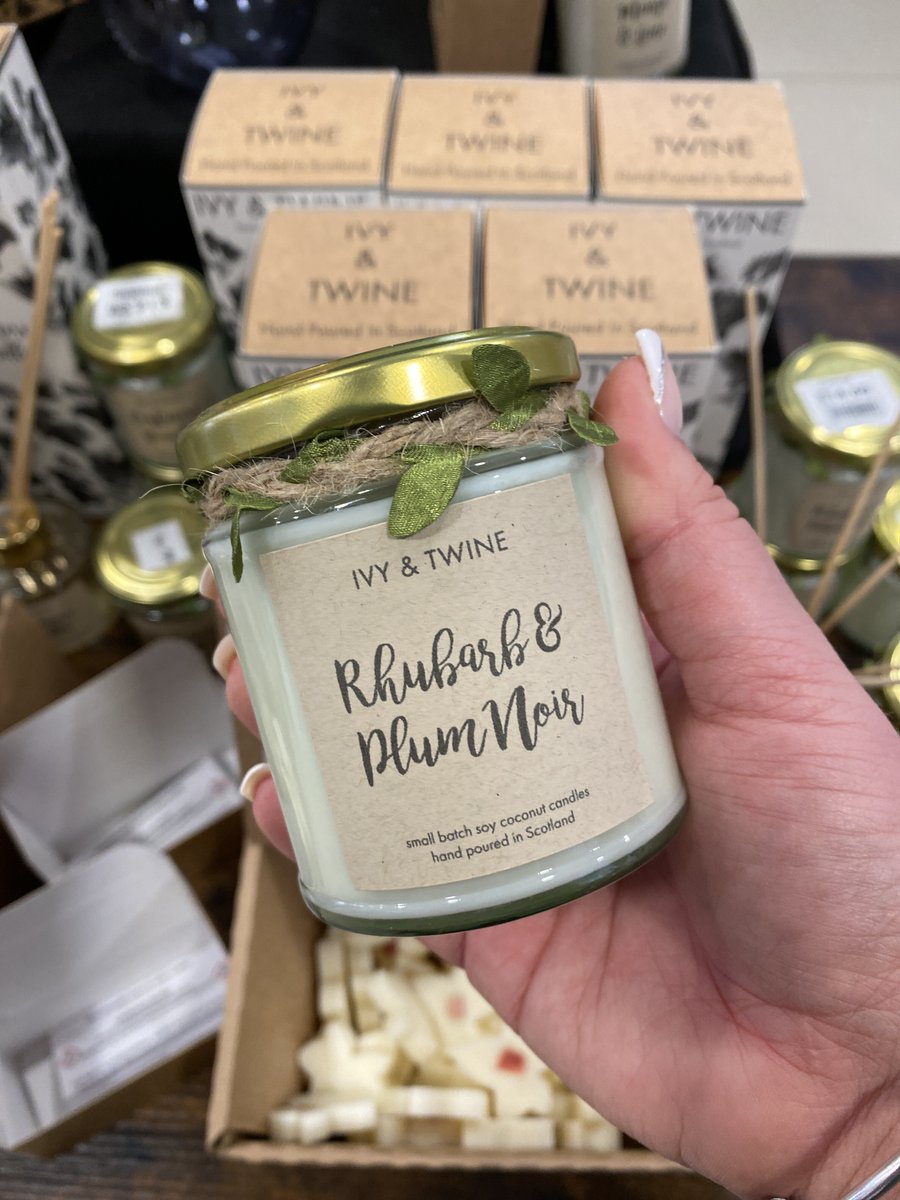 This Rhubarb and Plum Noir is a must-have scent for your home! Pick it up in @WillowandNutmeg today, they have the candle, wax melts and diffuser! 🙌✨