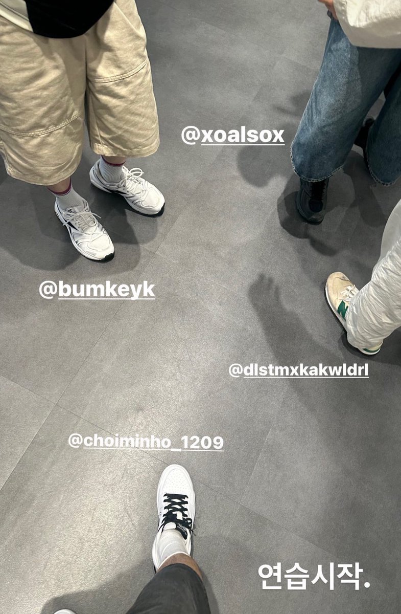 230427. 240424 it took 363 days to get our shinee feet picture with jinki in it again 😭