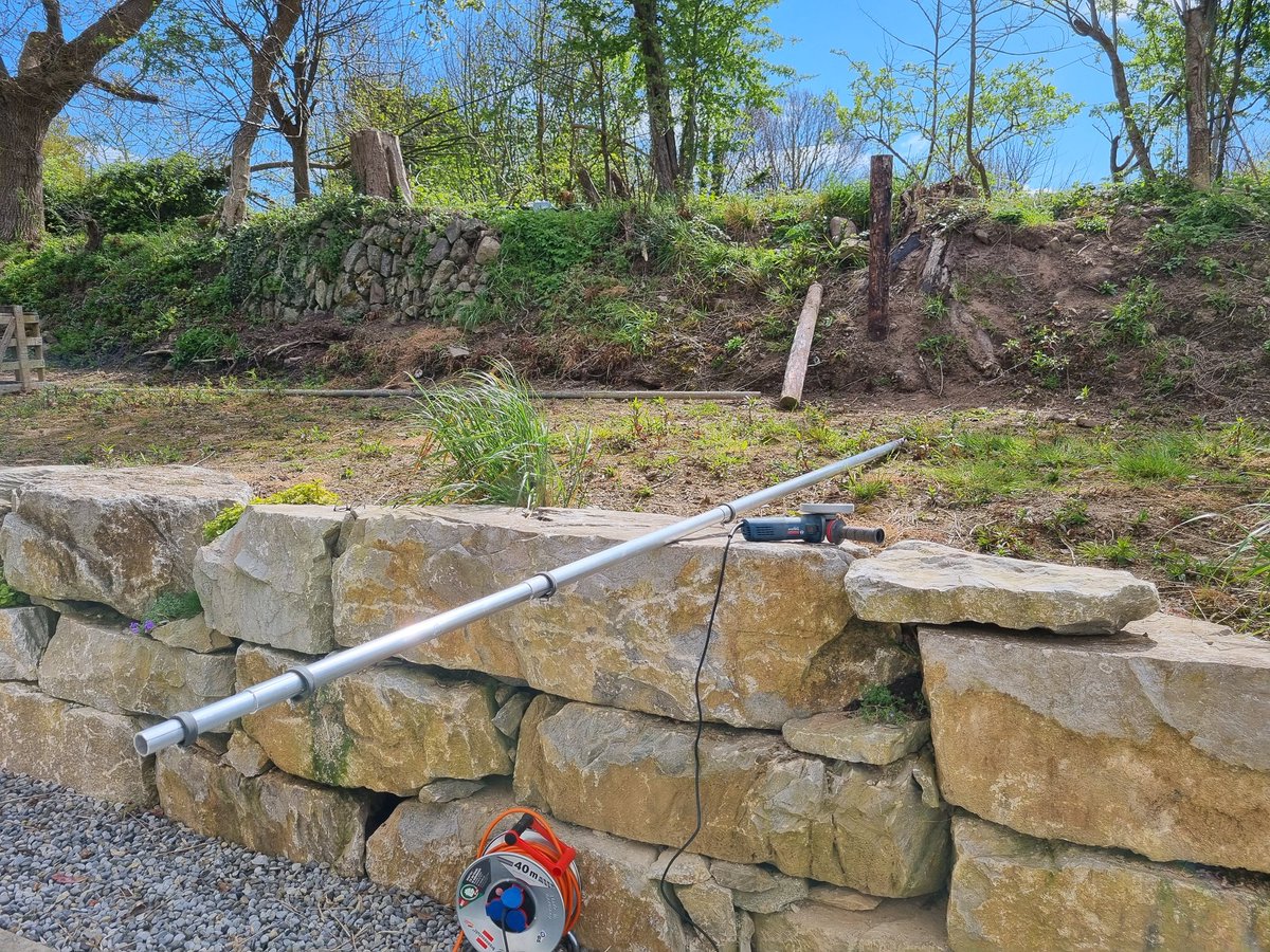 CQDXRadi0's tweet photo. #Hexbeam Part 3. Finalising the aluminium mast to mount the #Hexbeam temporary. Hoping to do some initial testing tomorrow on 20m and 10m. https://t.co/8olSuigCa6