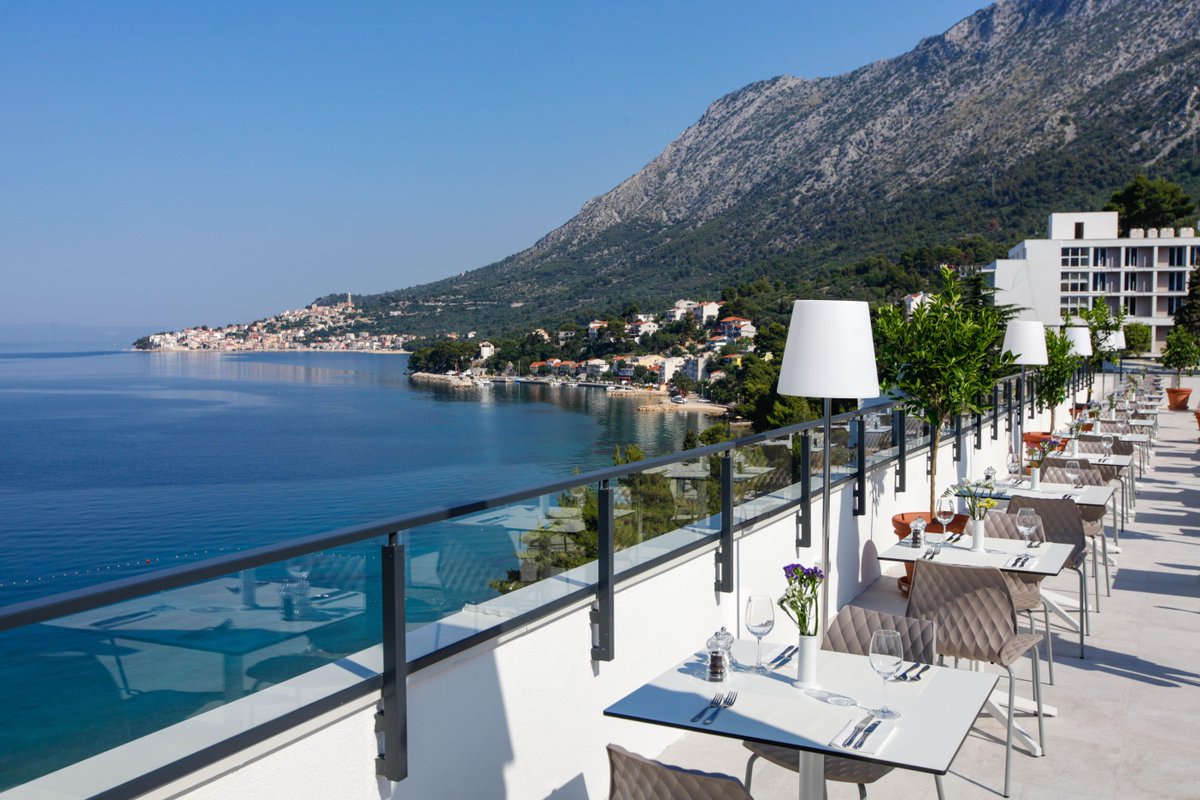 #Croatia beach & mountain escape with #swimuprooms 💦 Link 👉 travelscoop.co.uk/cw/46496240

🌴 #Adultsonly stay by a pine-covered mountain with glorious #seaviews, #infinitypool & incredible #sunsets 🌅 #travelscoop #traveldeals #AdriaticBeach #SummerGetaway #DalmatianCoast #Holiday