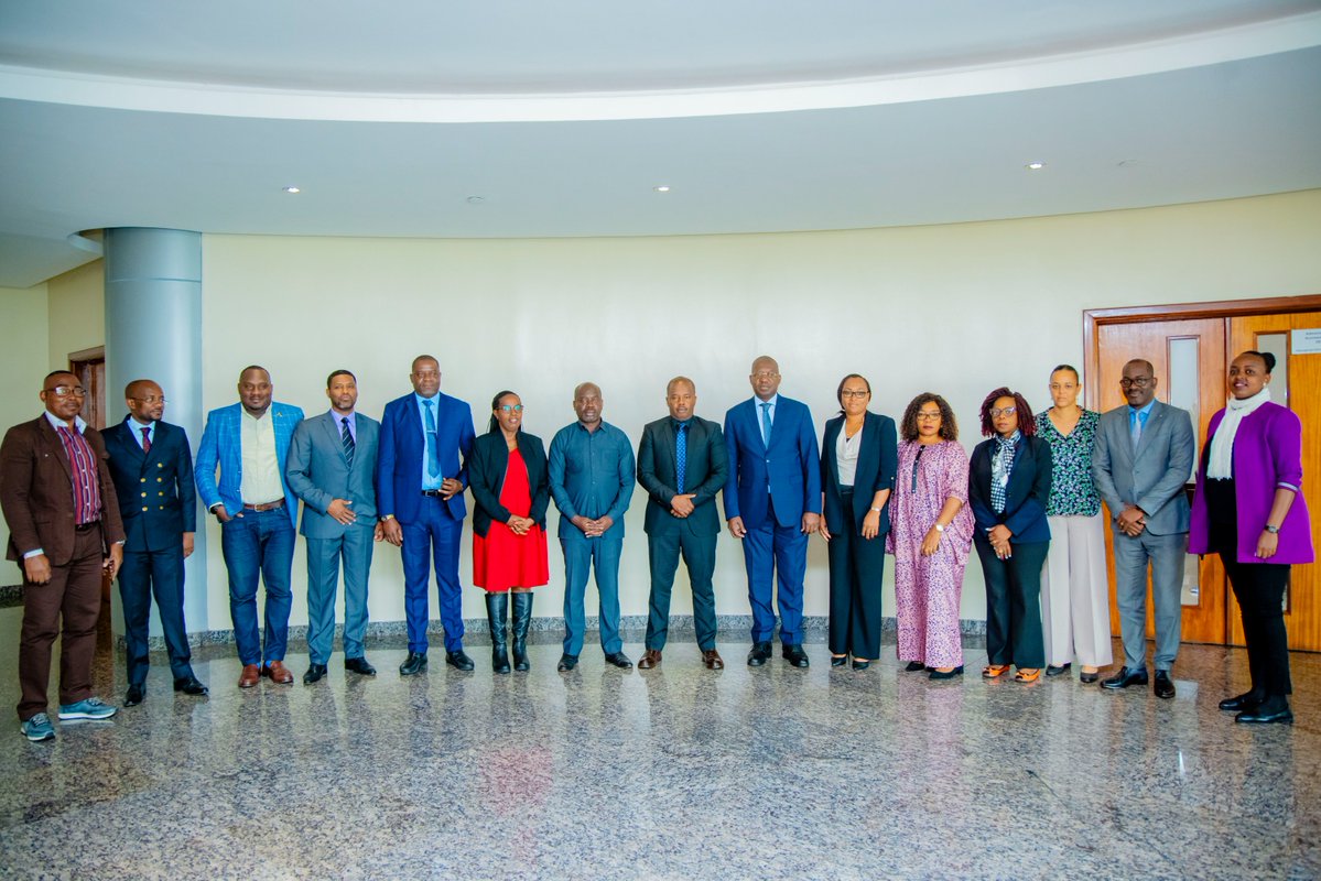 Today, the City of #Kigali Mayor @dusengiyumvas received a delegation from Gabon National Investment Promotion Agency and Libreville who are in Rwanda for a benchmarking visit. Their discussions focused on the Kigali Master Plan 2050, urban mobility, and waste management.