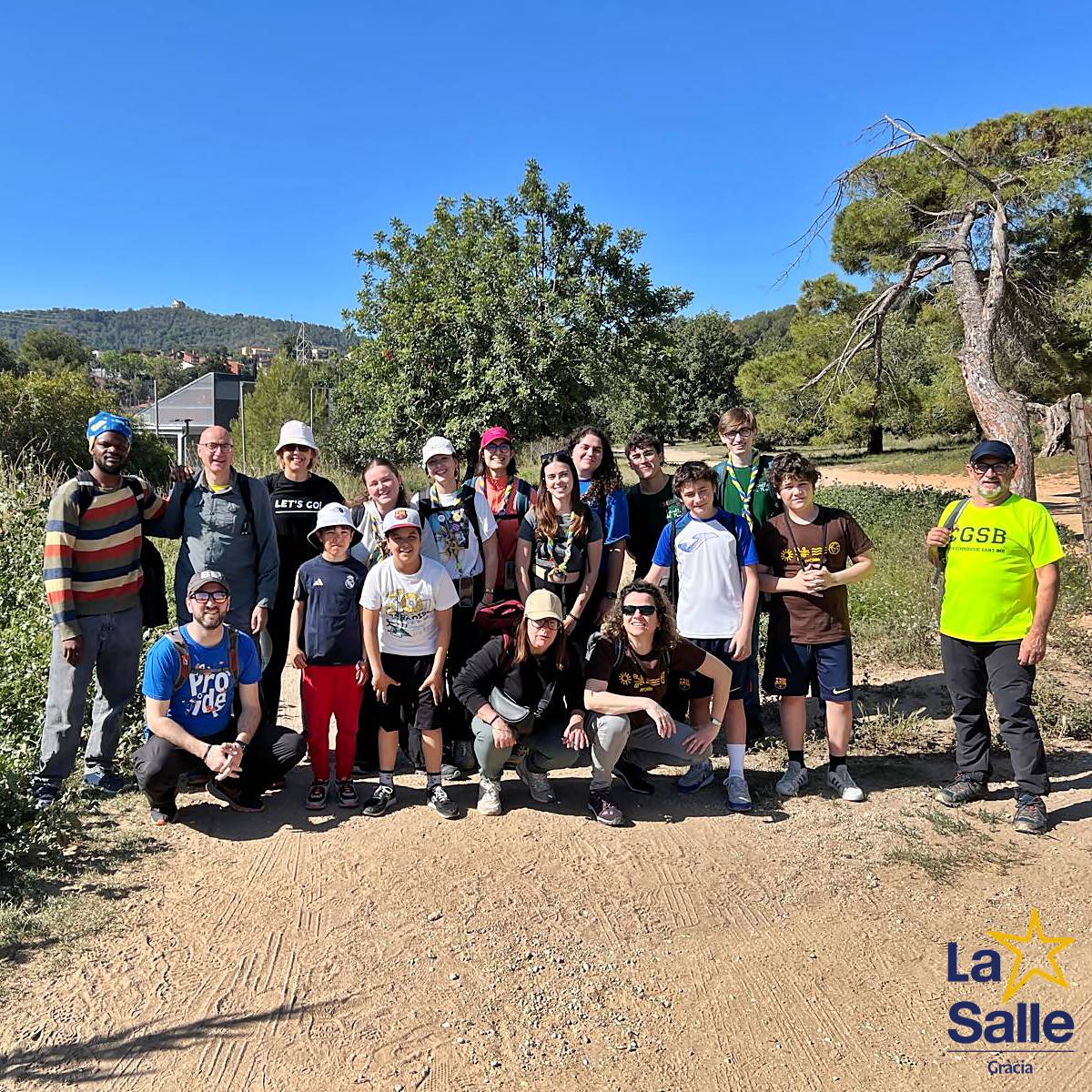 👣Dissabte passat vam fer una petita ruta per preparar-nos per a la #PAPAM! ⭐Famílies, infants, joves, docents i membres de la comunitat #LaSalleGracia, vam compartir un dia de natura i bons moments! Encara no t’has apuntat a la 🎒PAPAM? Afanya’t! gracia.lasalle.cat/arriba-la-47a-…