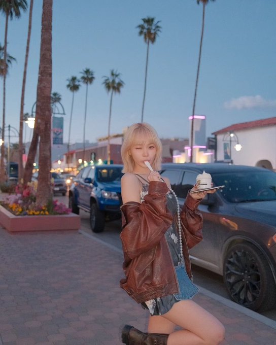 philophoubia's tweet photo. ㅤ

ᥫ᭡ 𖥻 𝑼𝒑𝒅𝒂𝒕𝒆  ۰ ໋࣭ヾ
⊹ ໋. ‧˚ Who needs a reason for ice cream? Not me! After a delicious dinner, there's always room for dessert, especially when the view is this incredible. Watching the evening sky while enjoying a classic vanilla ice cream is pure bliss. https://t.co/vdRMdgavSP