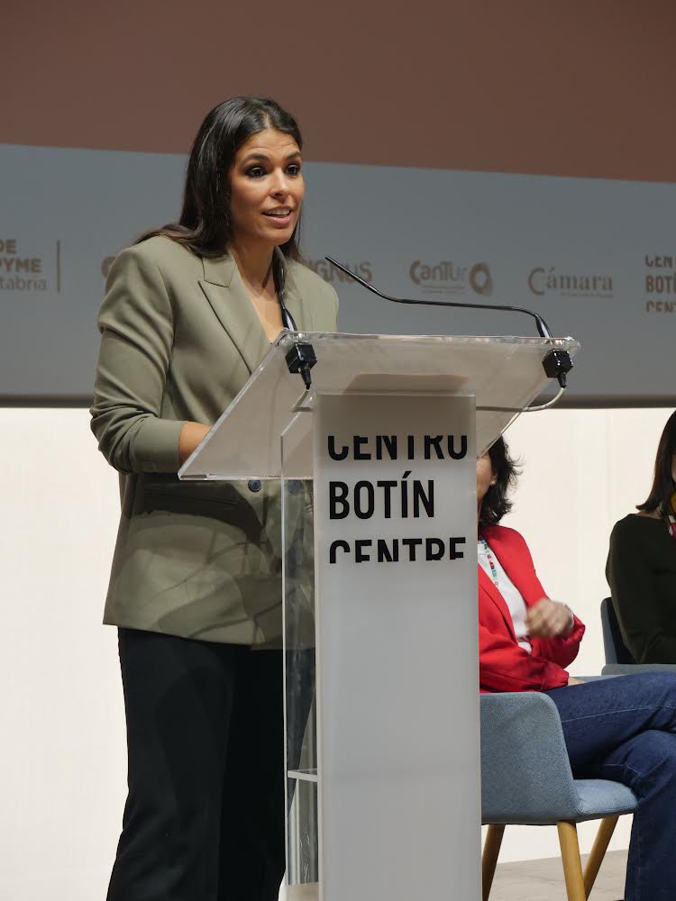 La periodista <a href="/carolinagoco/">Carolina Gonzalez C</a> da comienzo al III Congreso Internacional de Tiempo de Arte.
¡No puede haber mejor maestra de ceremonias!