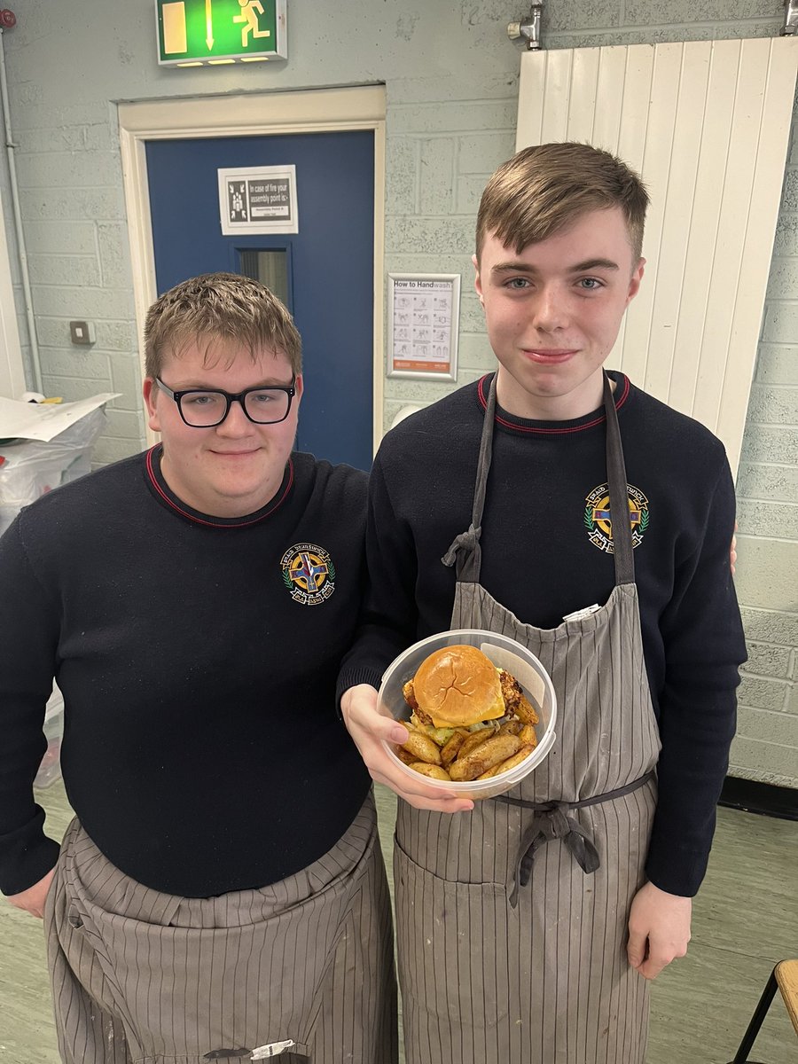 MsRossHomeEc's tweet photo. Congrats to our TY Chefs of the week 👨🏼‍🍳 Their crispy chicken burgers and wedges were packed full of flavour! Well done lads 👏🏼 @thebrunnerD7 https://t.co/OD0uXBjxq6