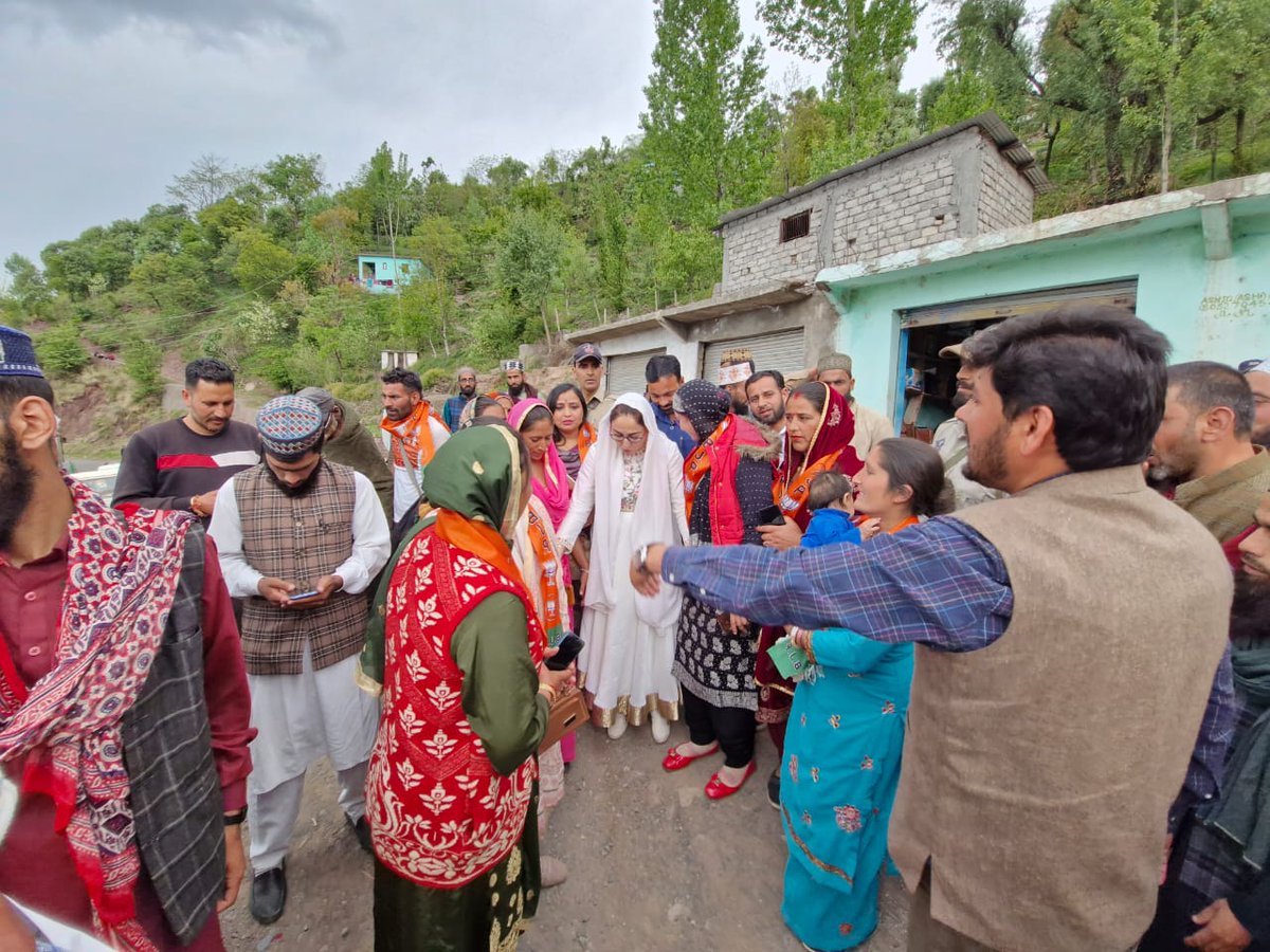 Addressed Election Rally at #Mahore Panchayat Kansoli in #Reasi for #BJP Candidate Shri @mpjugalkishore Ji. The people are enthusiastic to vote for BJP's #SabkaSaathSabkaVikas led by Hon'ble PM Shri @narendramodi Ji. The people have decided to vote for BJP. #PhirEkBarModiSarkar