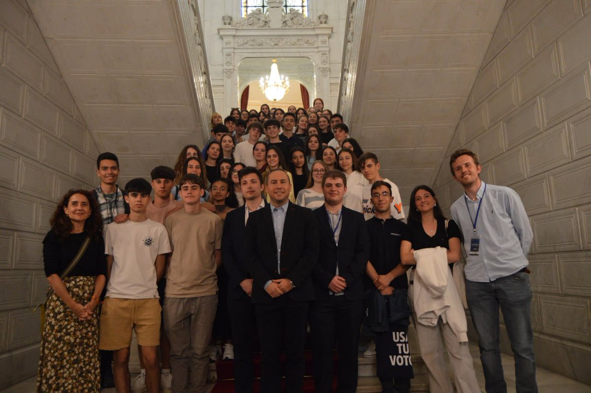 IES_El_Carmen's tweet photo. Y gracias a Salamanca y a su @aytoSalamanca por su recibimiento a nuestros estudiantes 👏 #OlimpiadaUE #EPAS #EscuelasEuropeas https://t.co/MKIgC4EBIJ