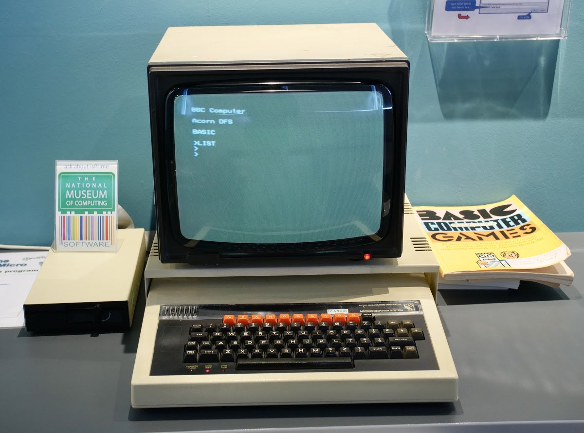 history99917180's tweet photo. If you had one of these as your first computer you’re as old as fuck. https://t.co/VUryMqLEmh