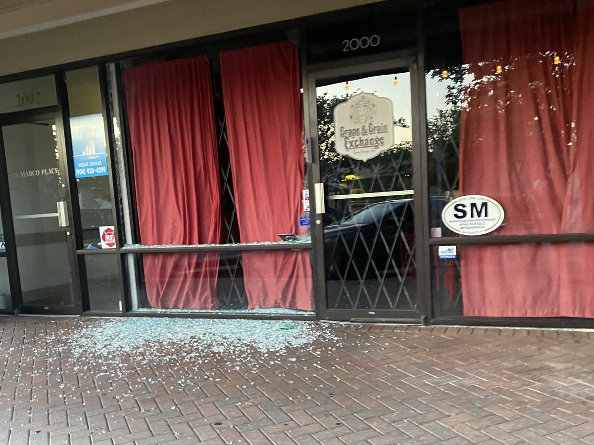 F3Pyro's tweet photo. @ActionNewsJax Multiple businesses in our beloved San Marco had their windows smashed last night 😡 https://t.co/6raF1tplS6