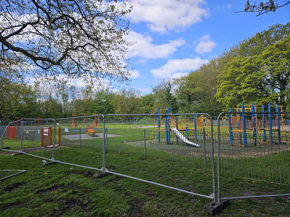 Looks like the old play area is on its way out @FOSPLiverpool Couldn't any of this be re purposed @BrightParkL14? @lpoolcouncil @lpool_LSSL @liamrobinson24 @Jokennedy81 @harrydoyle96 @westderbylibdem